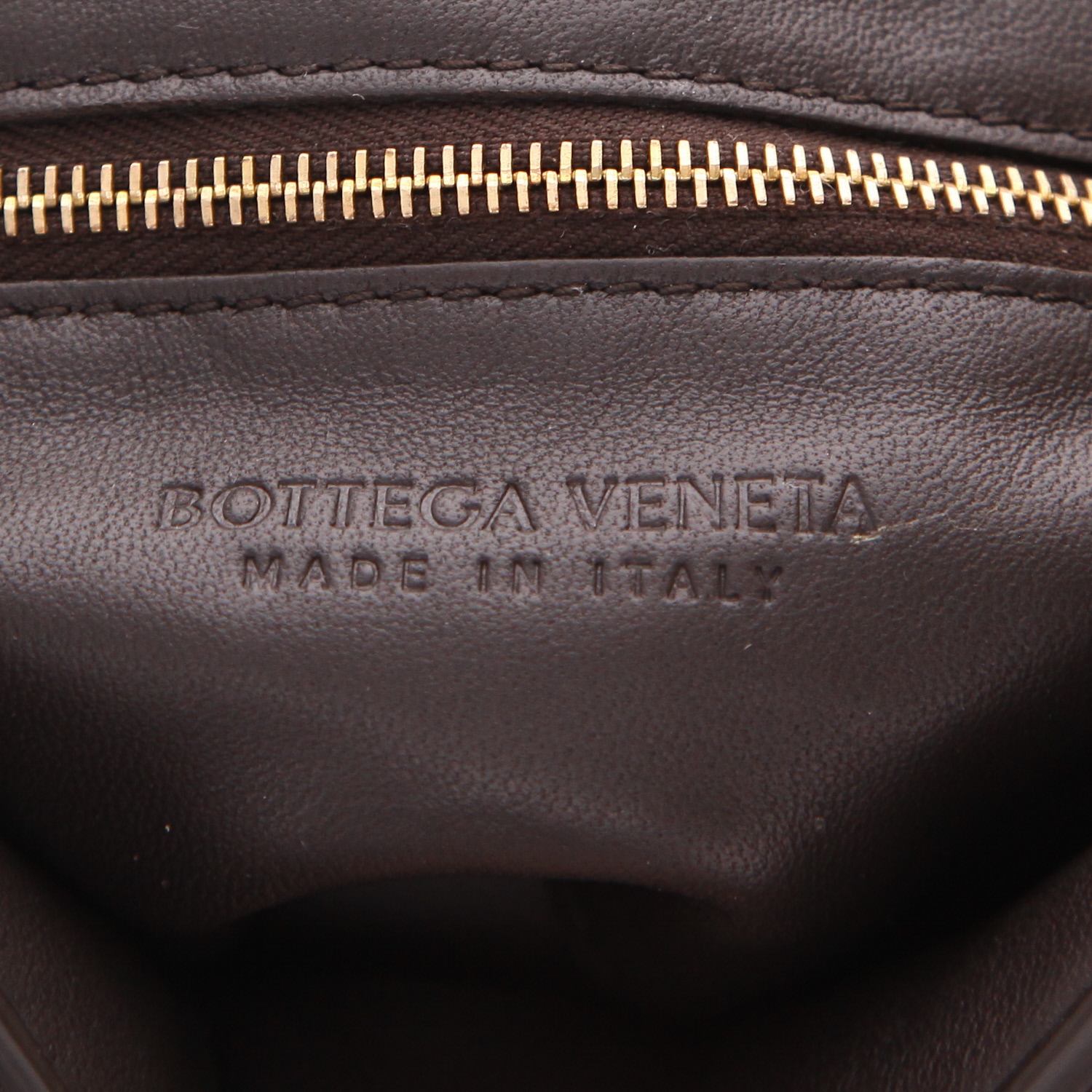 Bottega Veneta  Cassette shoulder bag  in brown intrecciato leather - Detail D2