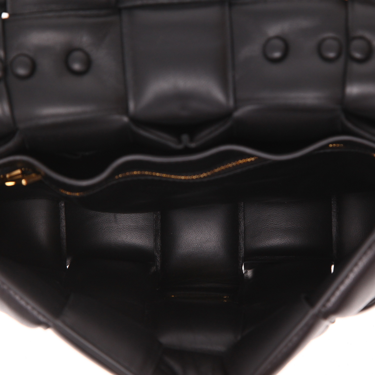 Bottega Veneta  Cassette shoulder bag  in black intrecciato leather - Detail D3