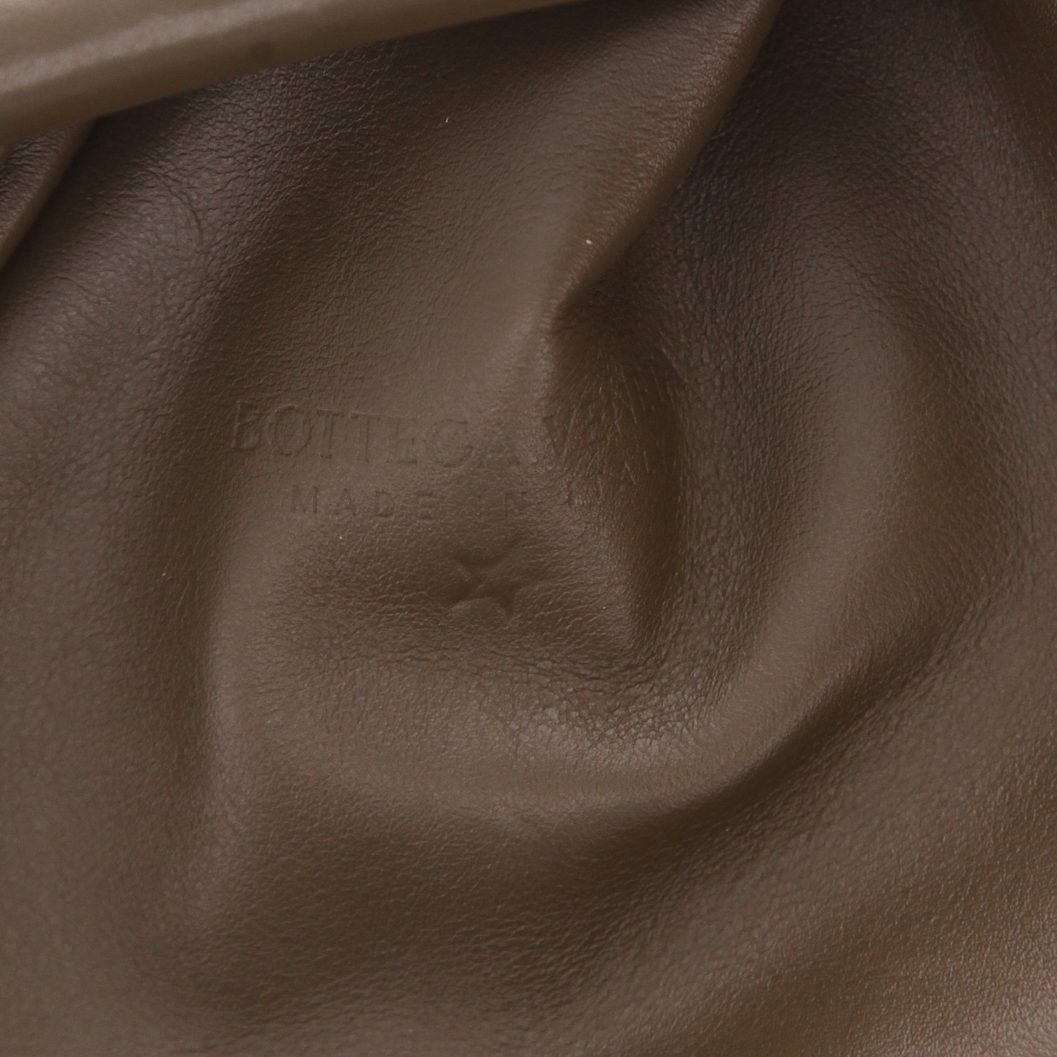 Pochette Bottega Veneta  Pouch en cuir vert-kaki - Detail D2