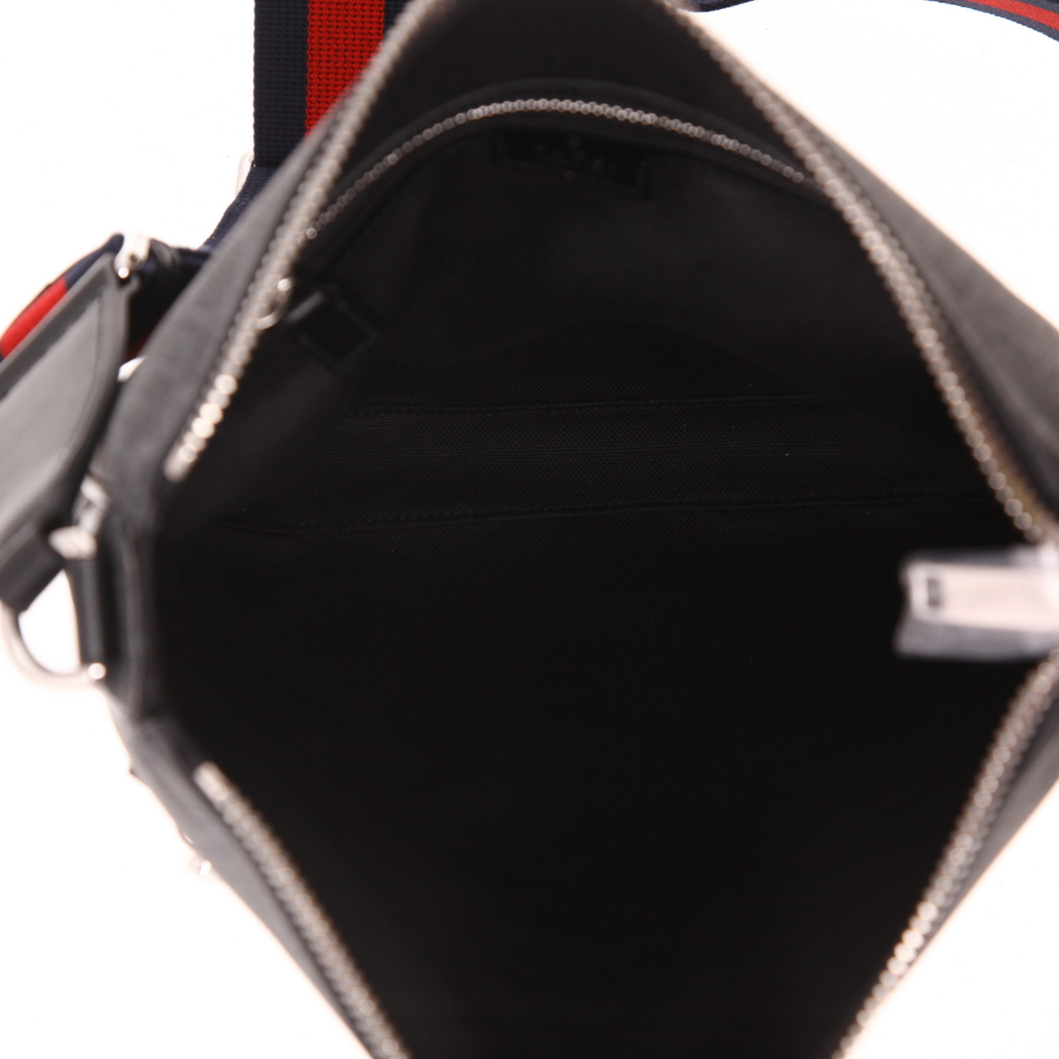 Sac bandoulière Gucci  Messenger en toile sûpreme GG grise et noire - Detail D3