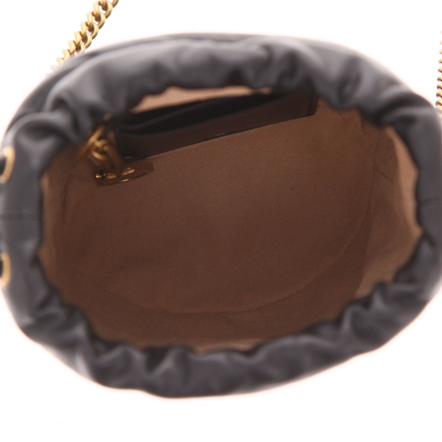 Bolso bandolera Gucci  GG Marmont mini  en cuero acolchado negro - Detail D3