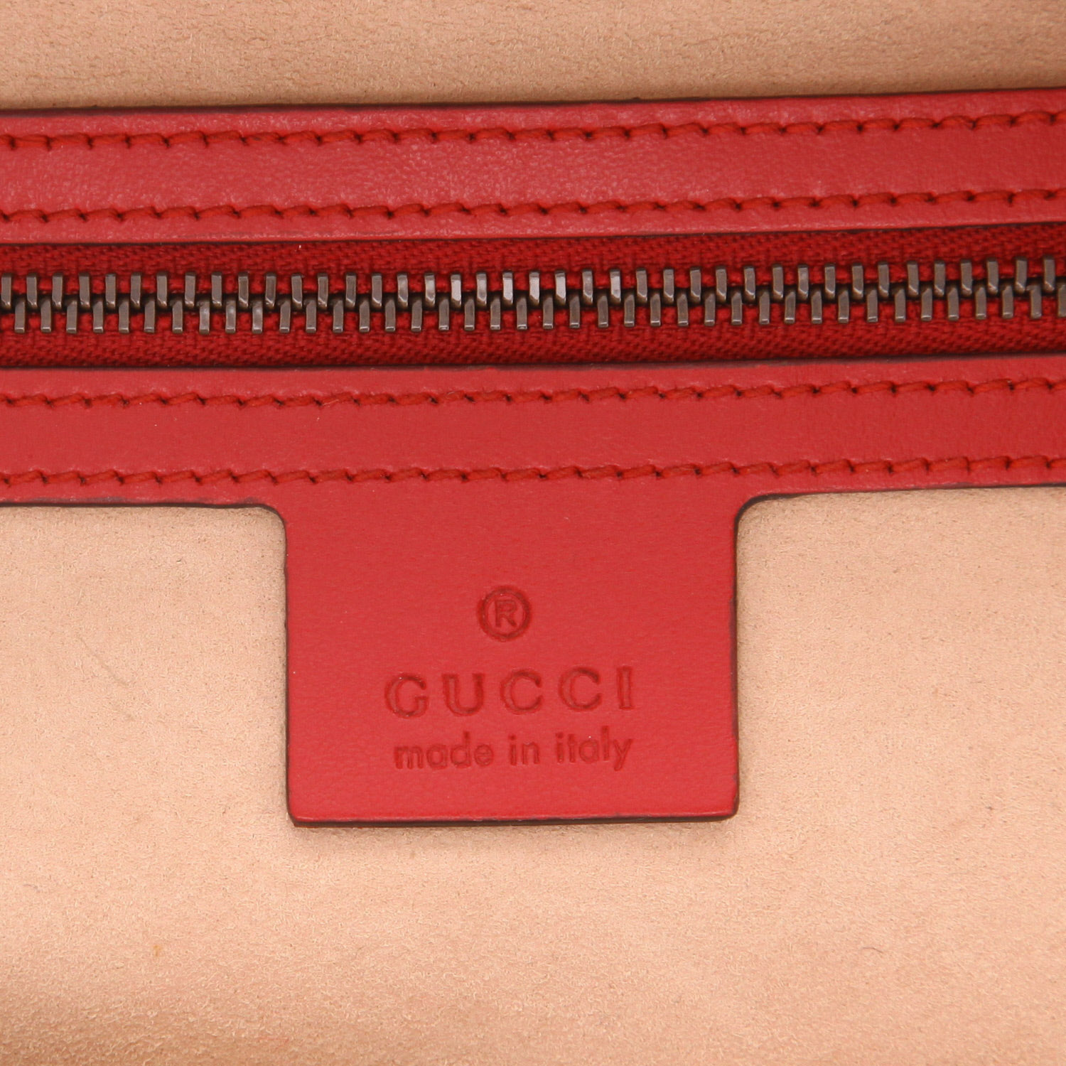 Sac bandoulière Gucci  GG Marmont en cuir matelassé rouge - Detail D2