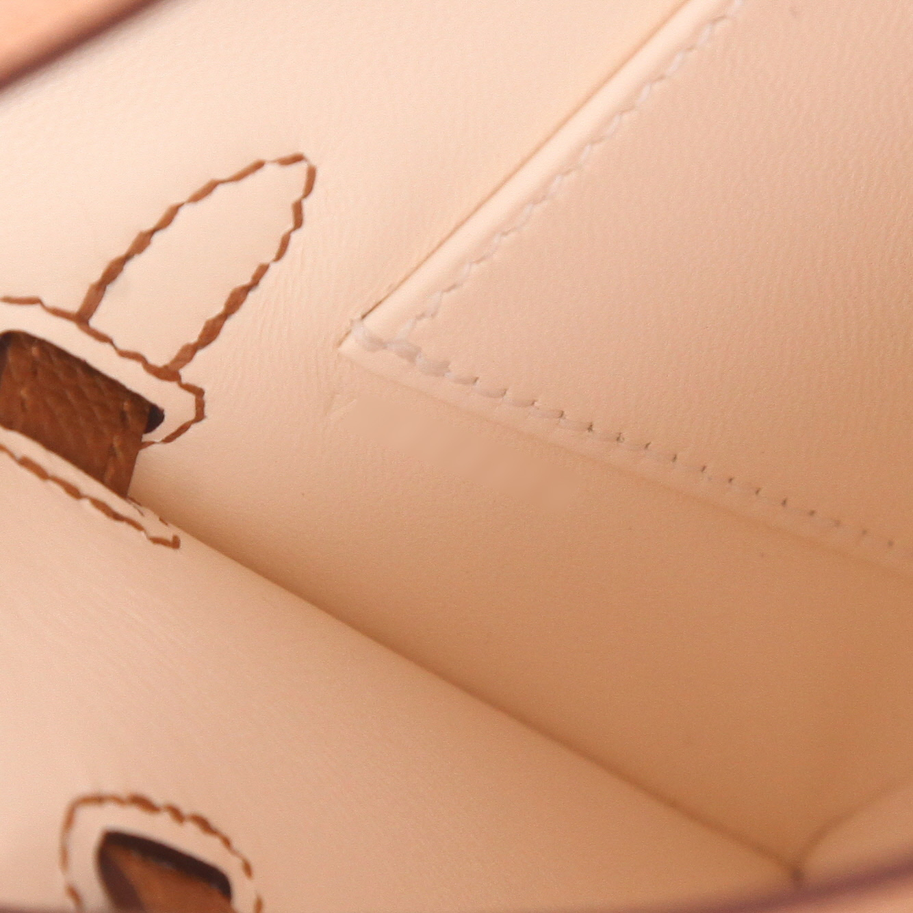 Bolso bandolera Hermès  Kelly 20 cm en cuero epsom color oro - Detail D4