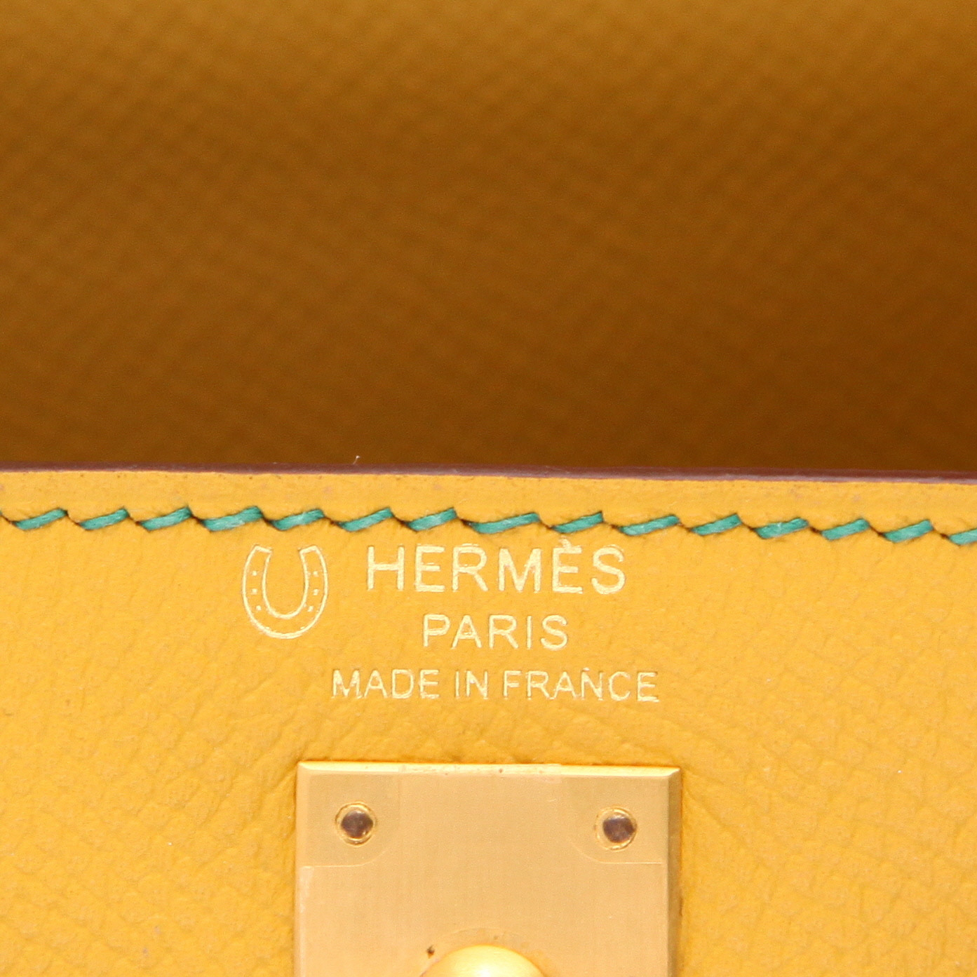 Hermès  Kelly 25 cm handbag  in yellow and green epsom leather - Detail D2