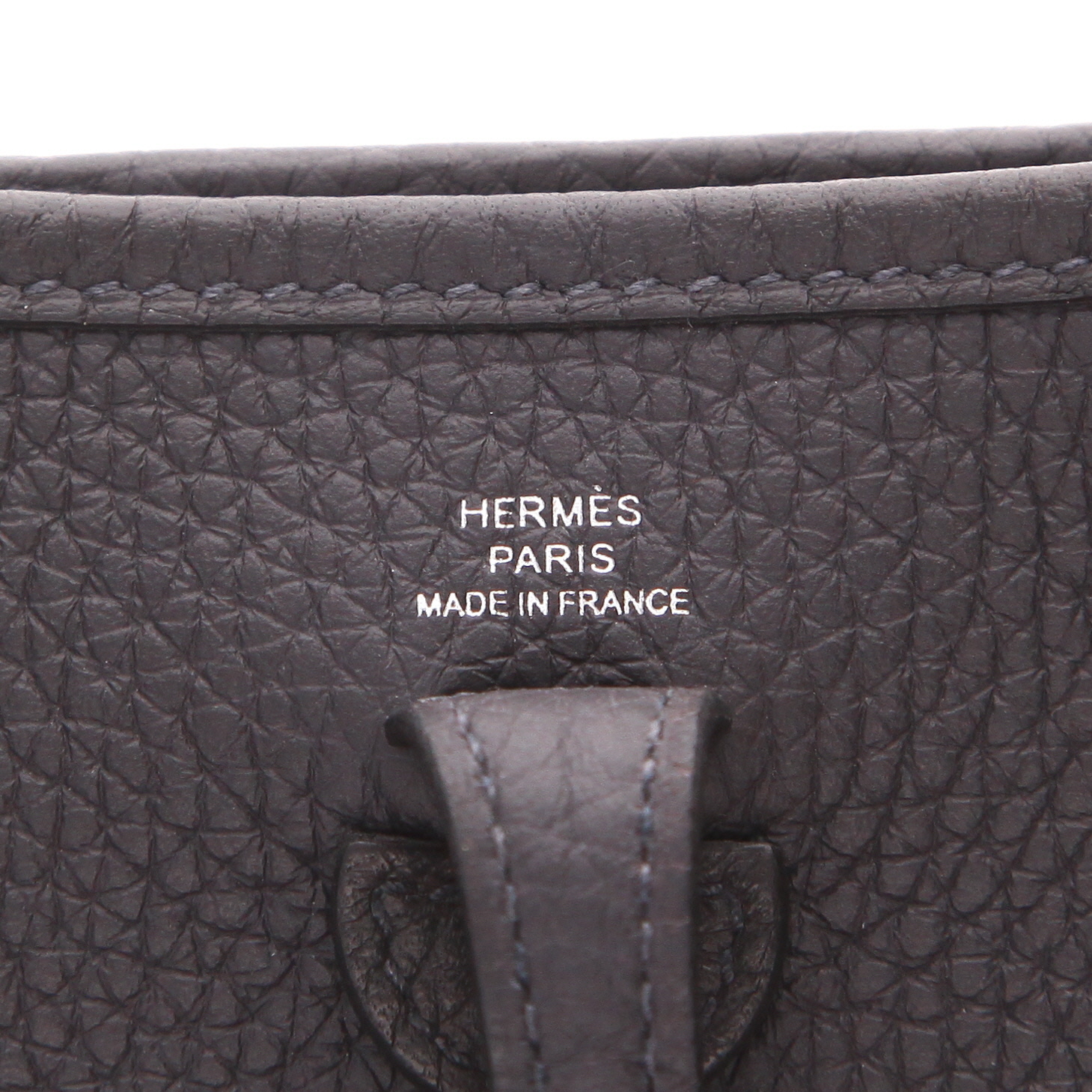 Borsa a tracolla Hermès  Mini Evelyne in pelle taurillon clemence nera - Detail D2