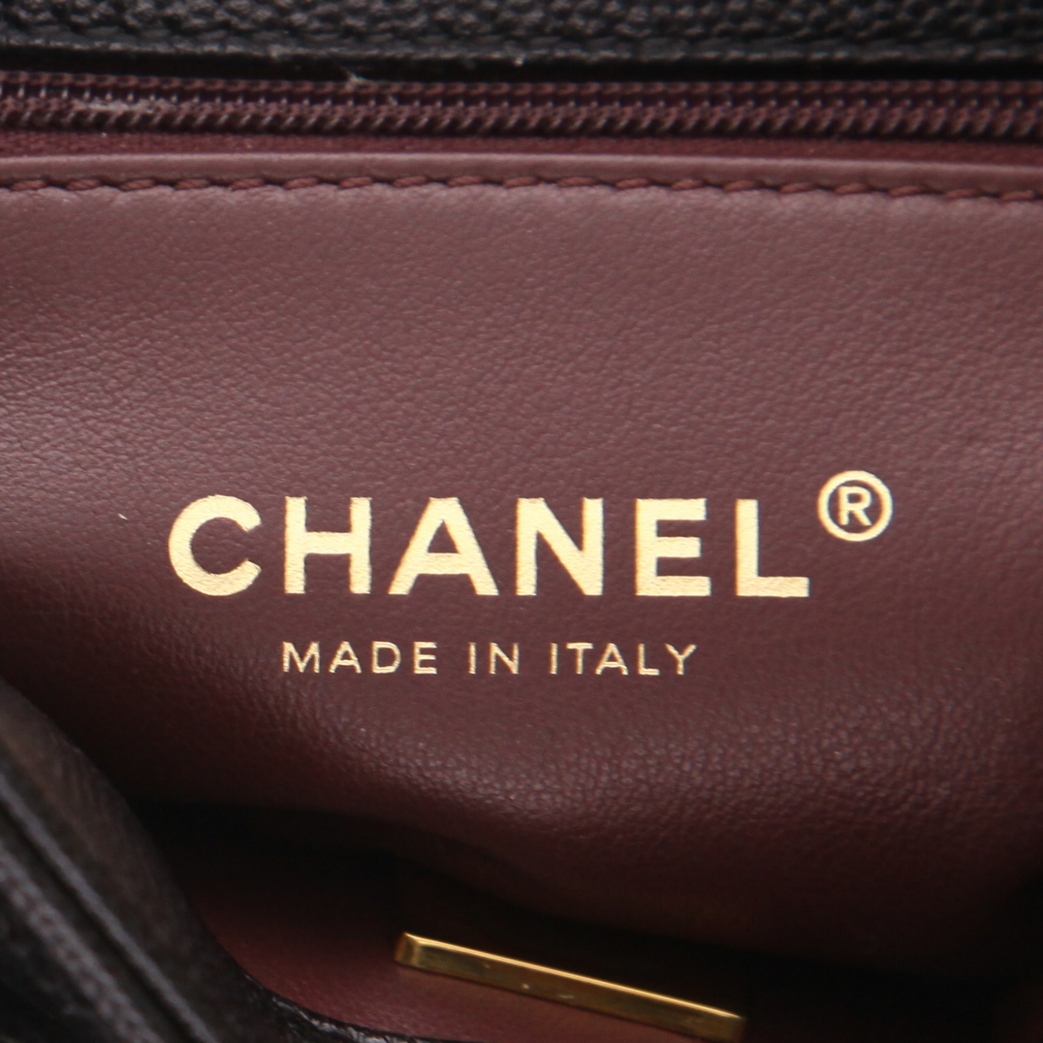 Chanel Coco Handle Mini shoulder bag in Noir quilted grained leather - Detail D2