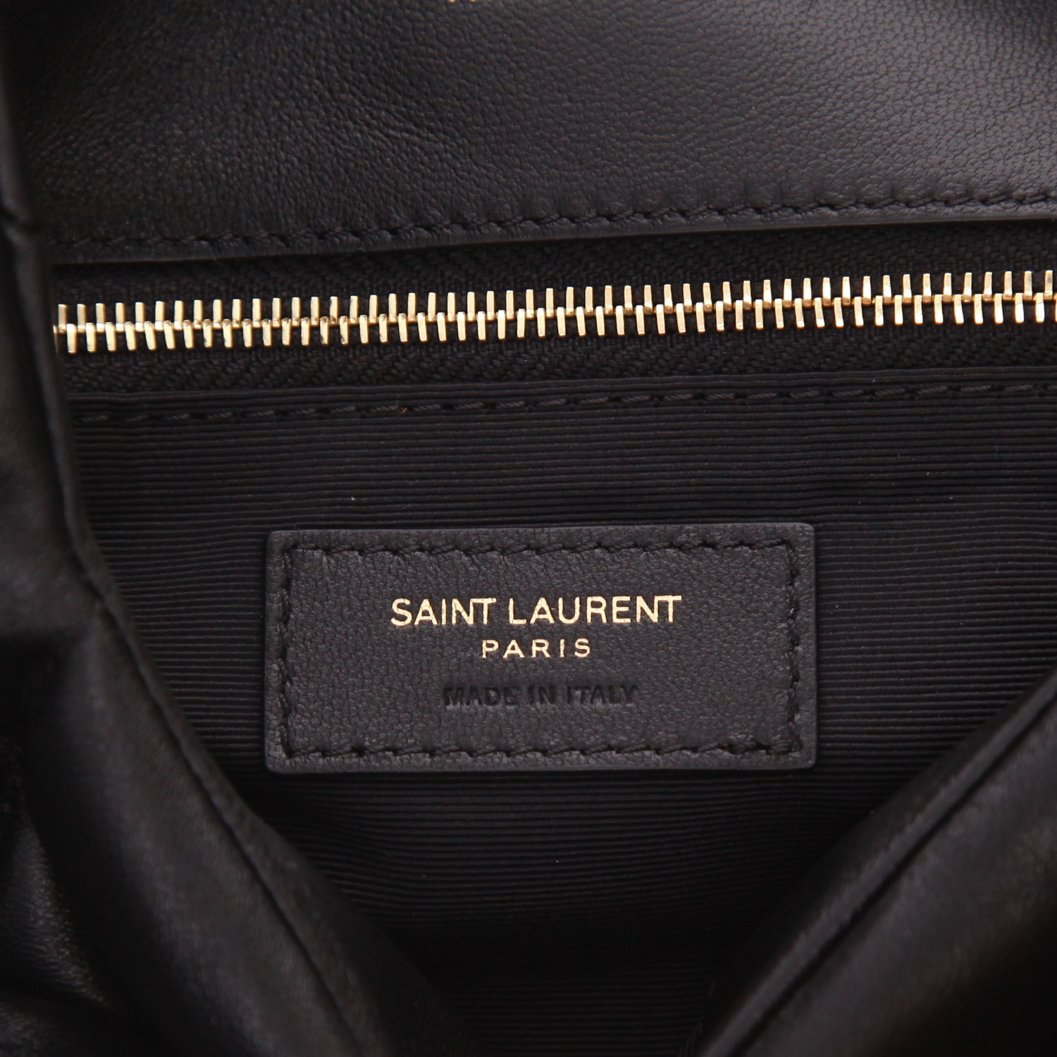 Bolso bandolera Saint Laurent  Puffer modelo pequeño  en cuero negro - Detail D2