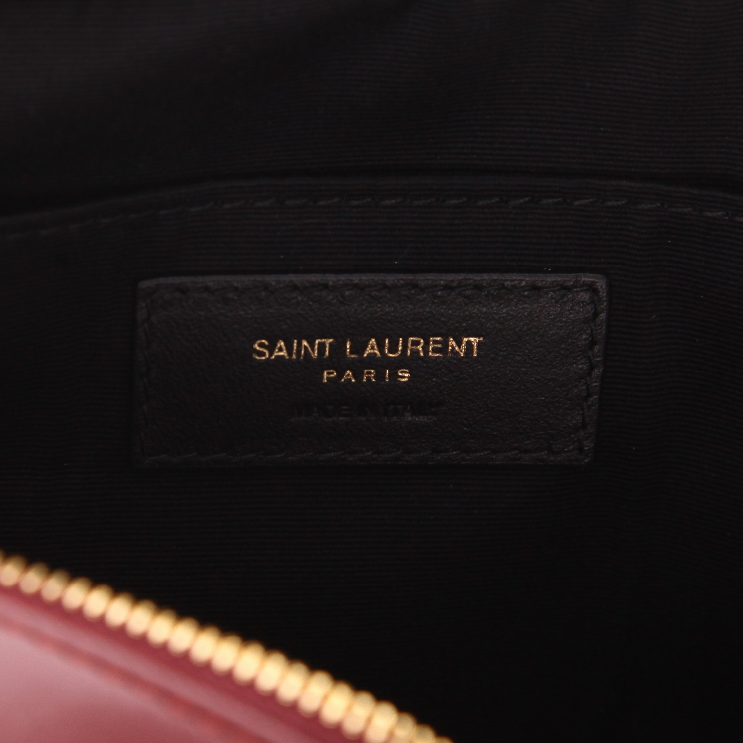 Sac bandoulière Saint Laurent  Lou Sac Caméra en cuir matelassé chevrons bordeaux - Detail D2