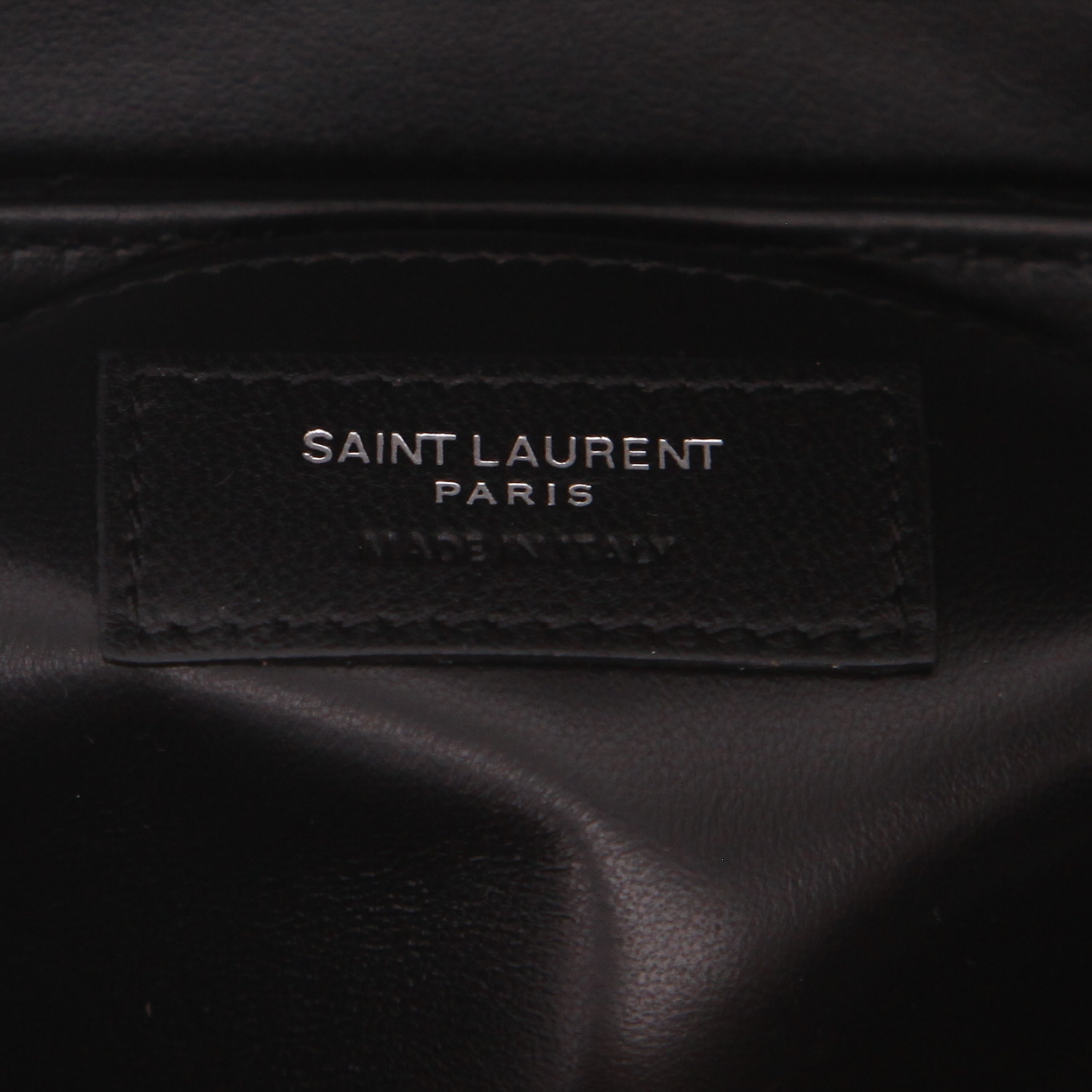 Sac bandoulière Saint Laurent  Loulou petit modèle  en cuir matelassé chevrons noir - Detail D2