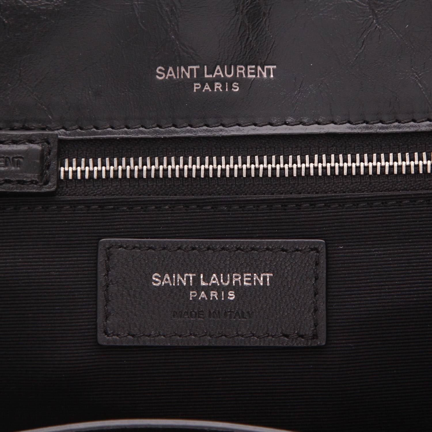 Sac bandoulière Saint Laurent  Niki moyen modèle  en cuir noir - Detail D2