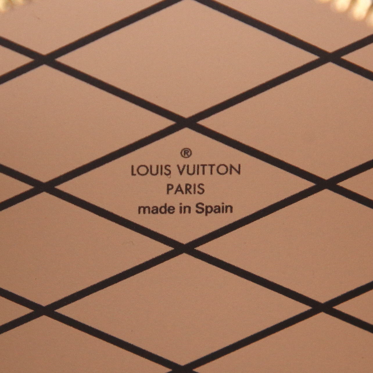 Louis Vuitton  Boîte chapeau shoulder bag  in pink epi leather  and black leather - Detail D2