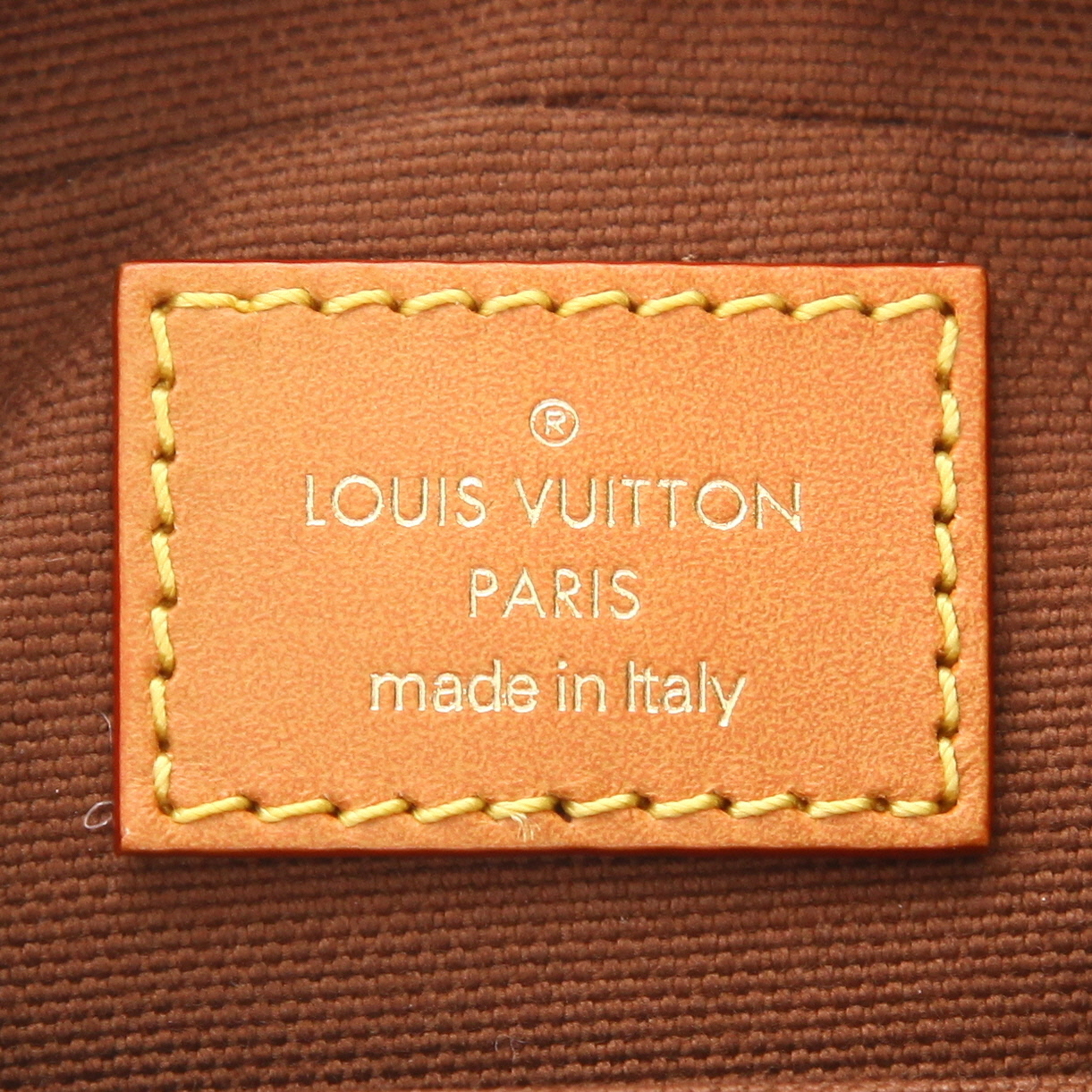 Bolso bandolera Louis Vuitton  Danube	 en lona Monogram marrón y cuero natural - Detail D2
