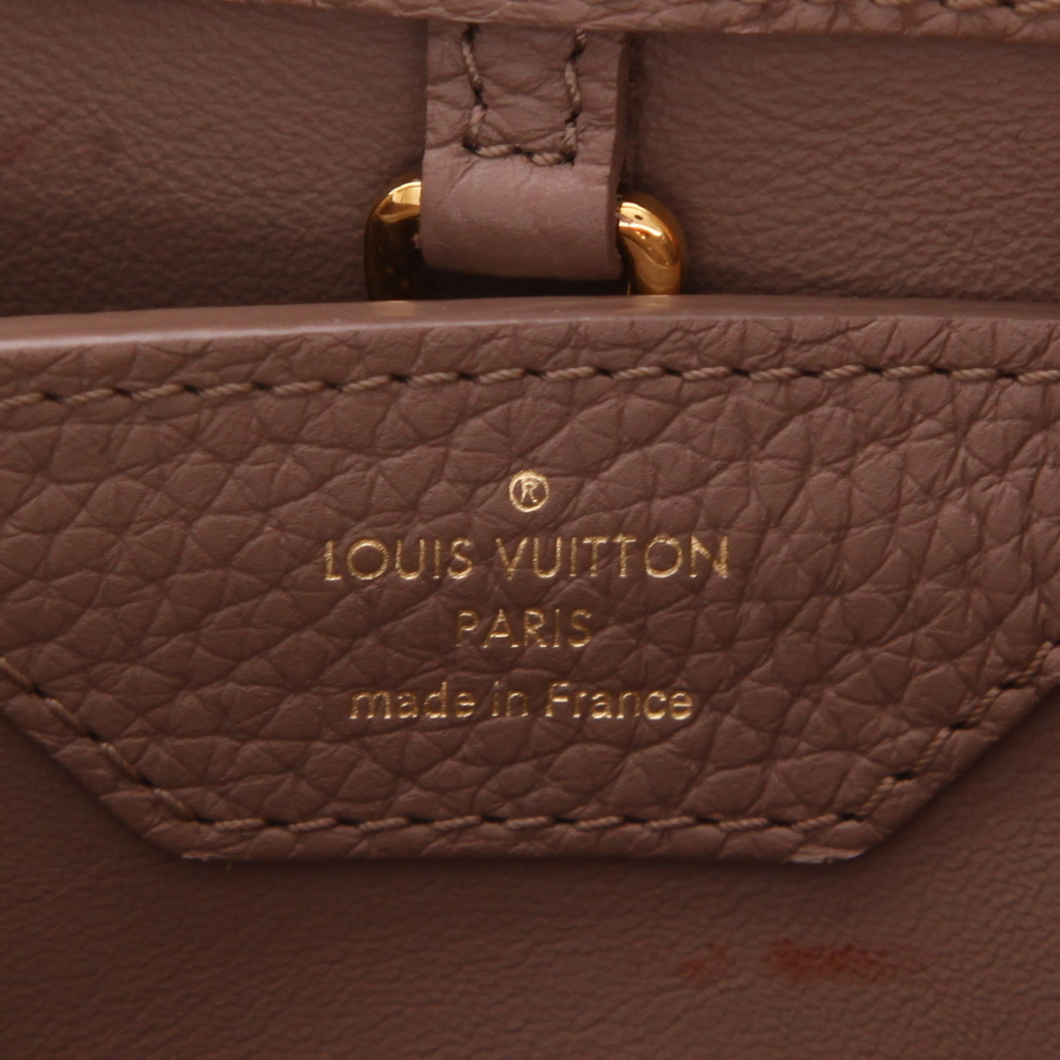 Bolso de mano Louis Vuitton  Capucines BB en cuero taurillon clémence beige rosado - Detail D2