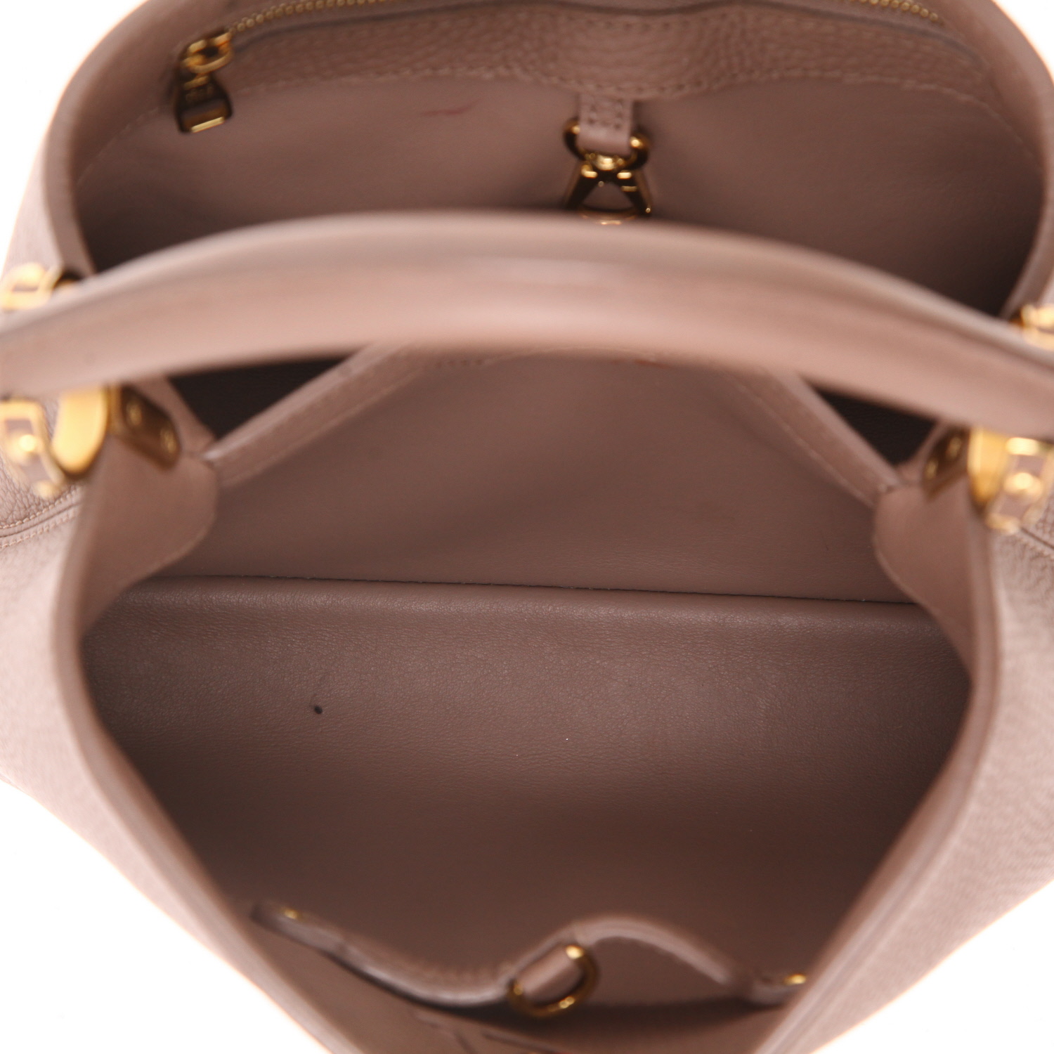 Sac à main Louis Vuitton  Capucines BB en cuir taurillon clémence beige-rosé - Detail D4