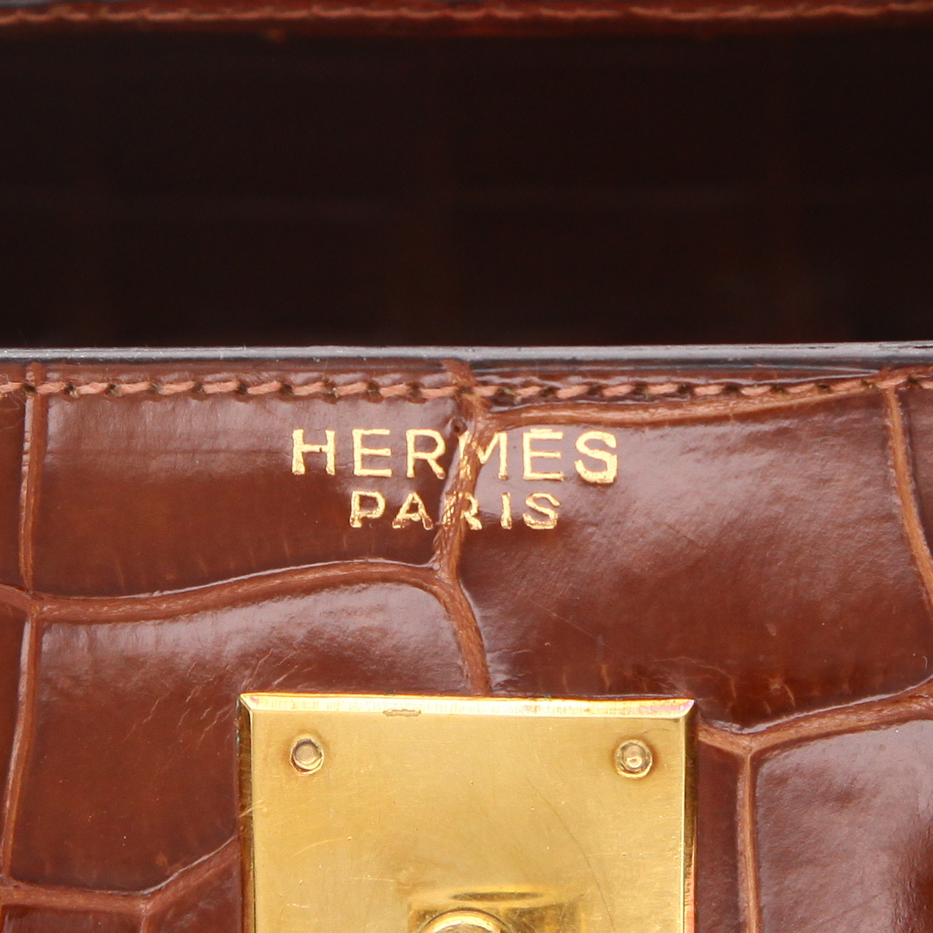Hermès Kelly 32 cm handbag in brown crocodile leather - Detail D2