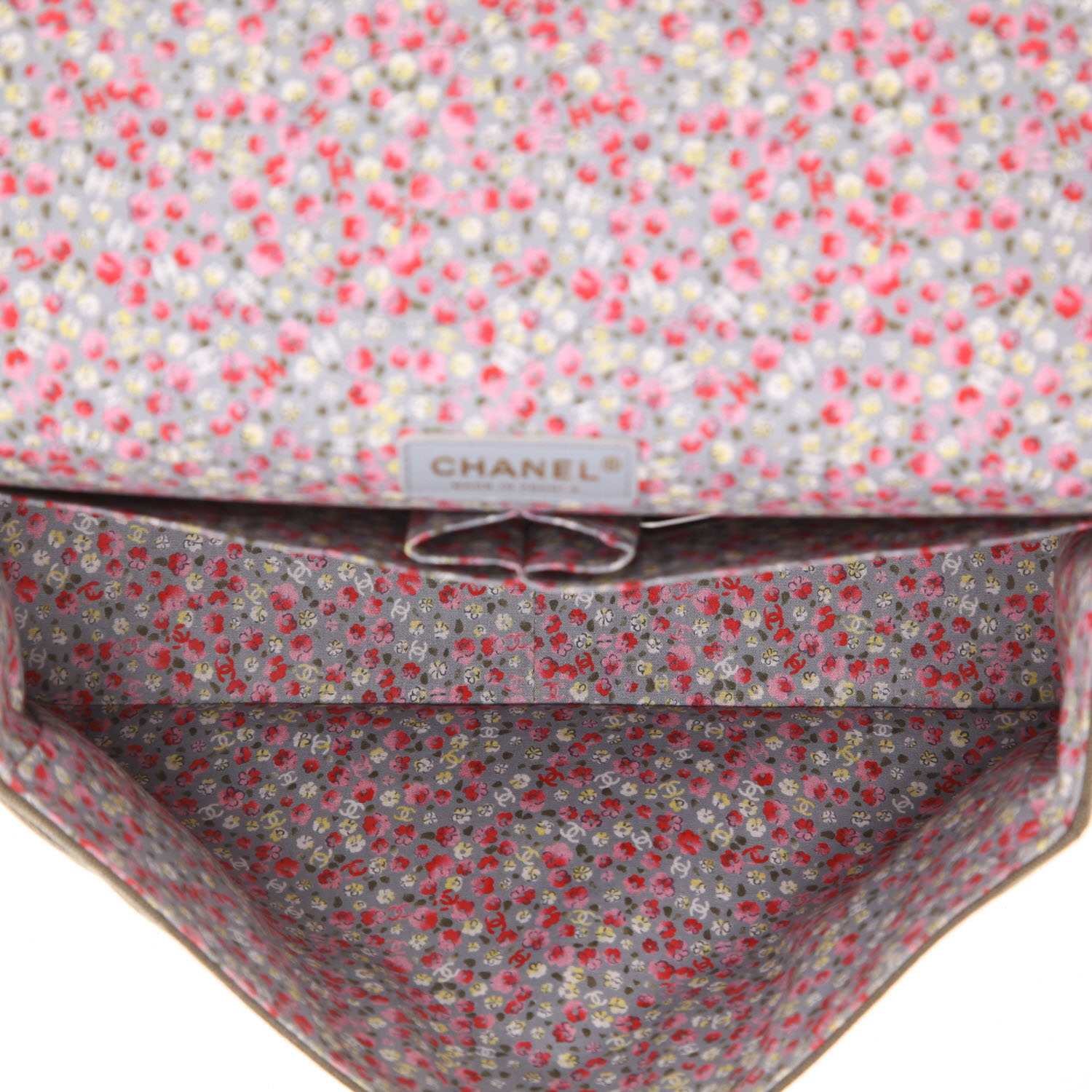 Bolso bandolera Chanel  Timeless Jumbo en lona caqui - Detail D3