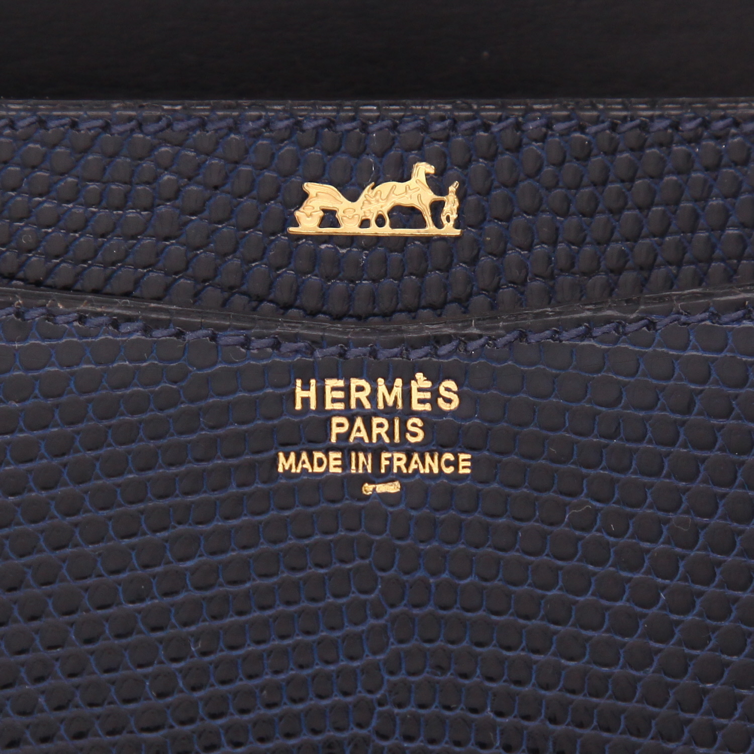 Bolsito de mano Hermès  Faco en piel de lagarto azul marino - Detail D2