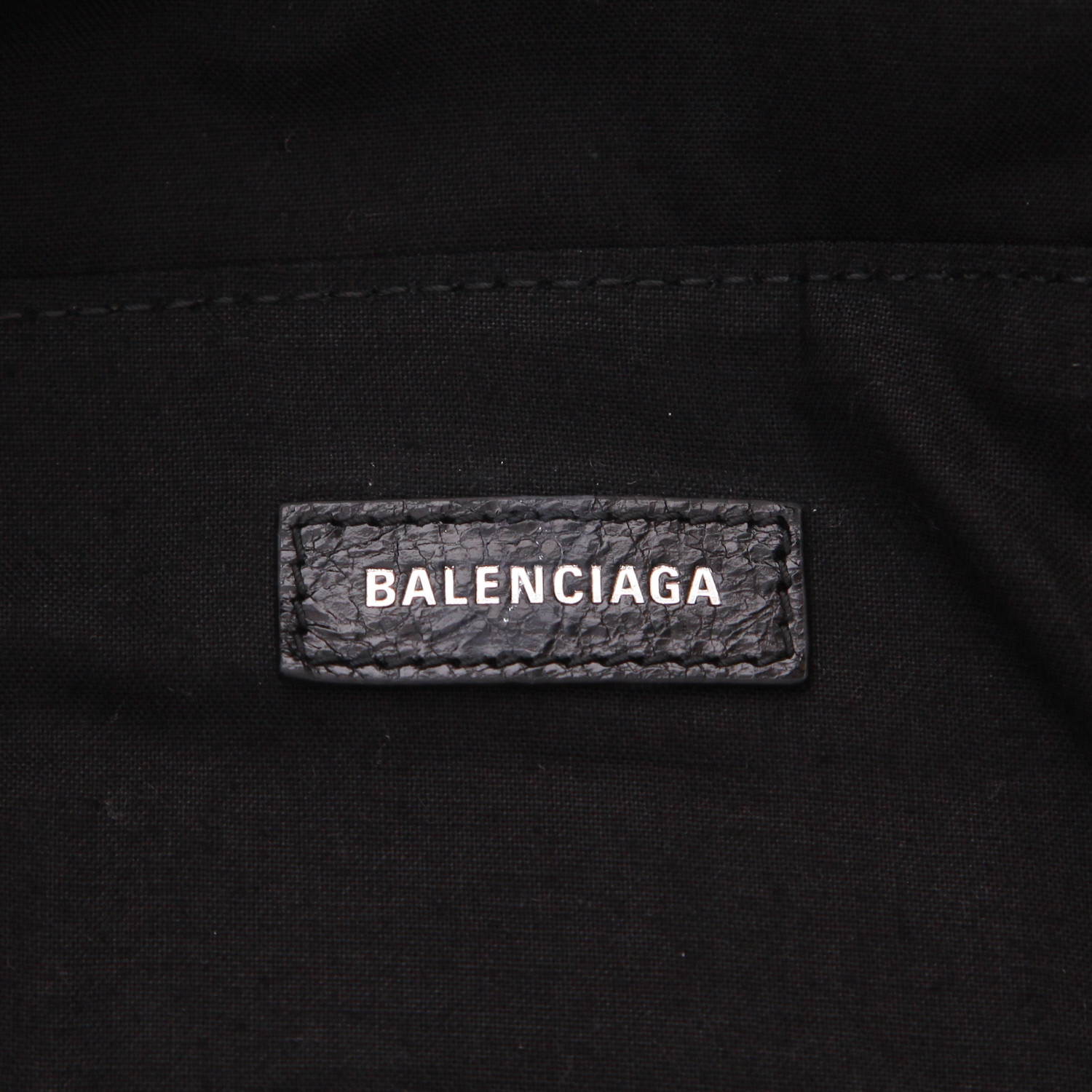 Balenciaga  City travel bag  in black burnished leather - Detail D2