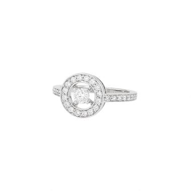 Sortija Boucheron Ava de oro blanco y diamantes