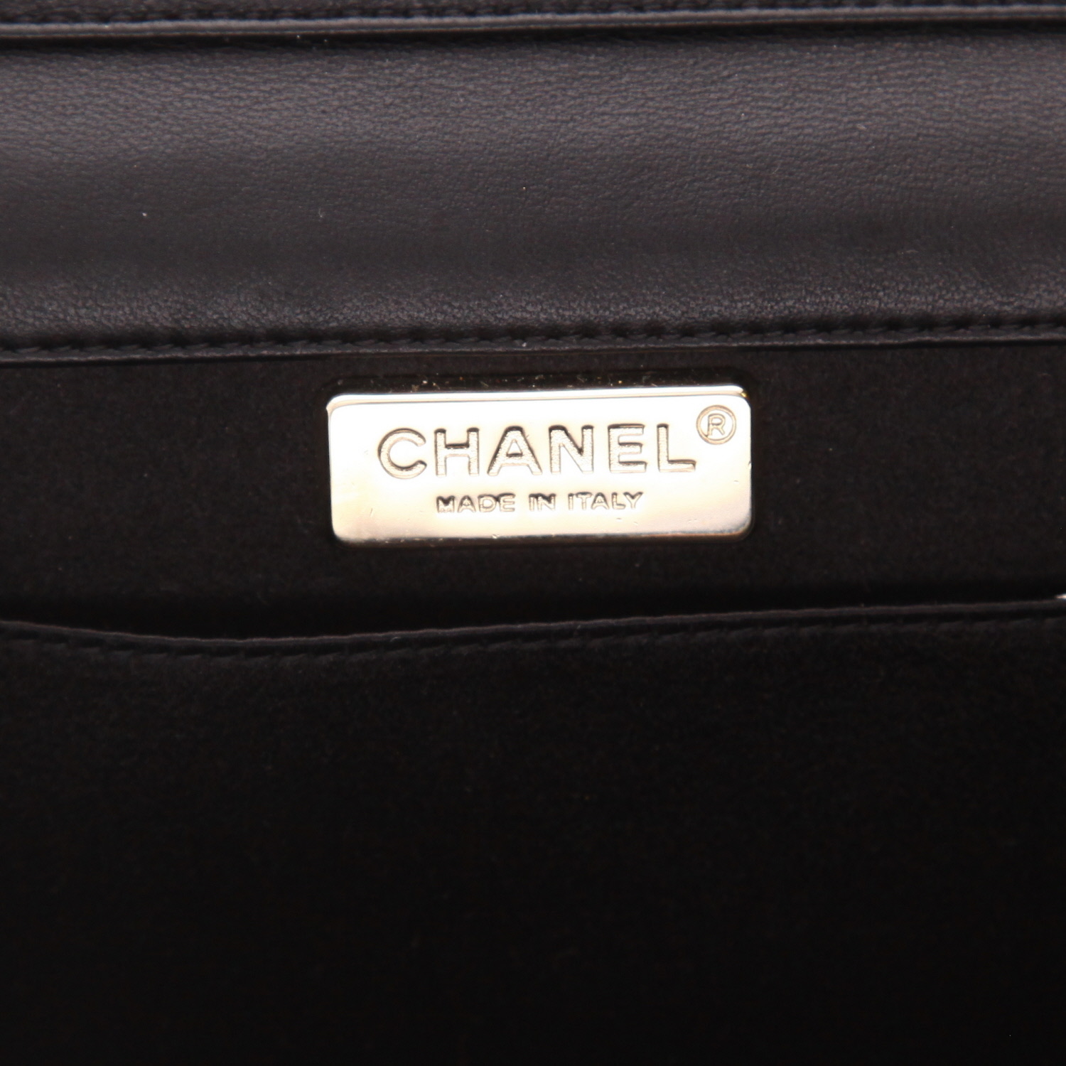 Chanel  Wallet on Chain shoulder bag  in black leather - Detail D2