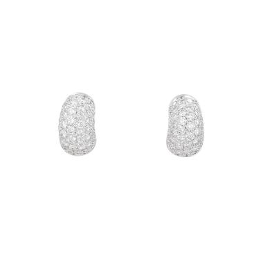 Paire de petites créoles Chanel  en or blanc et diamants