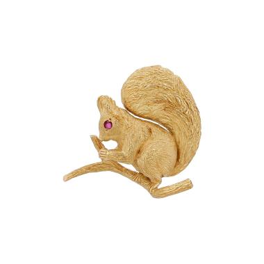 Hermès brooch in yellow gold and ruby