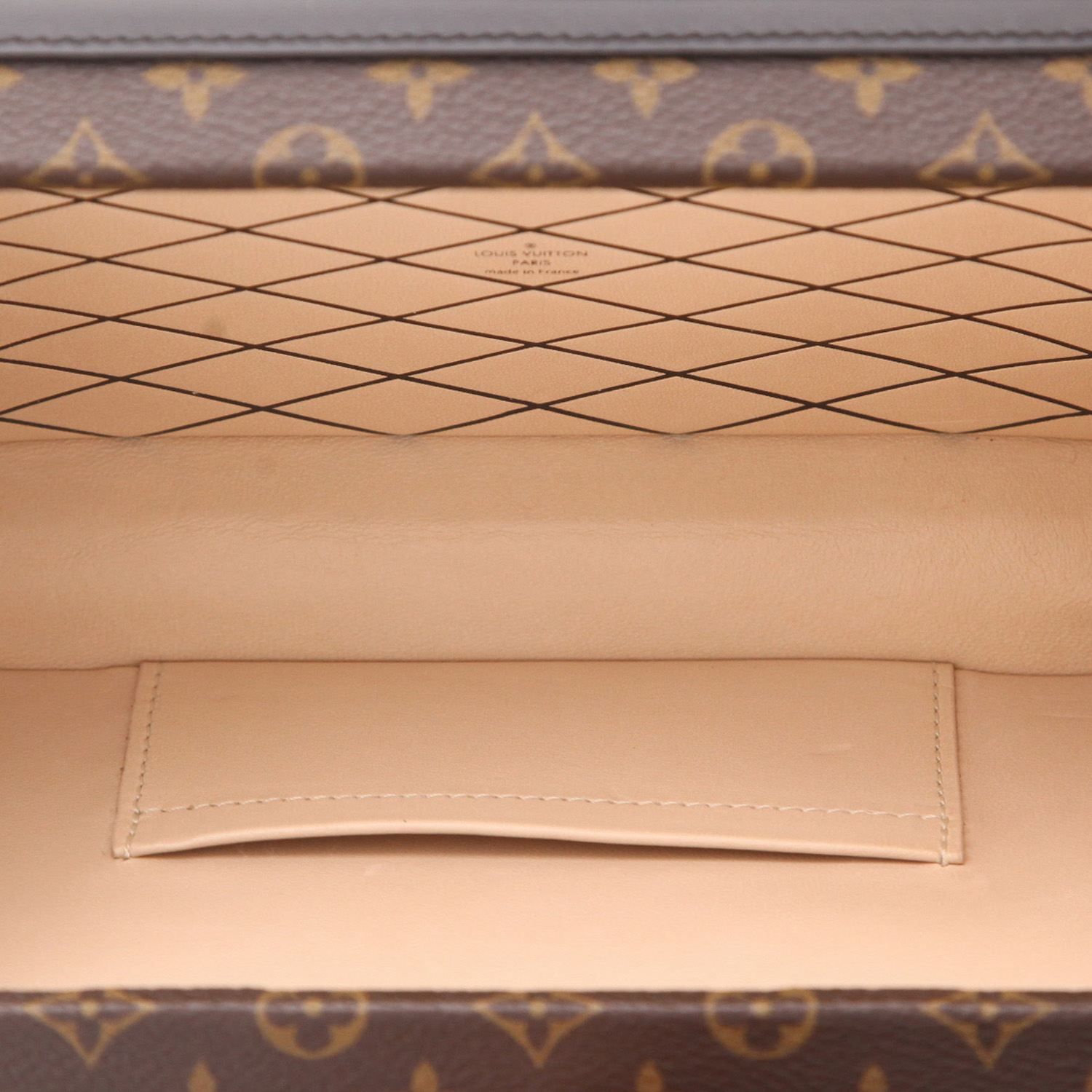 Sac bandoulière Louis Vuitton  Petite Malle en toile monogram marron et cuir noir - Detail D3