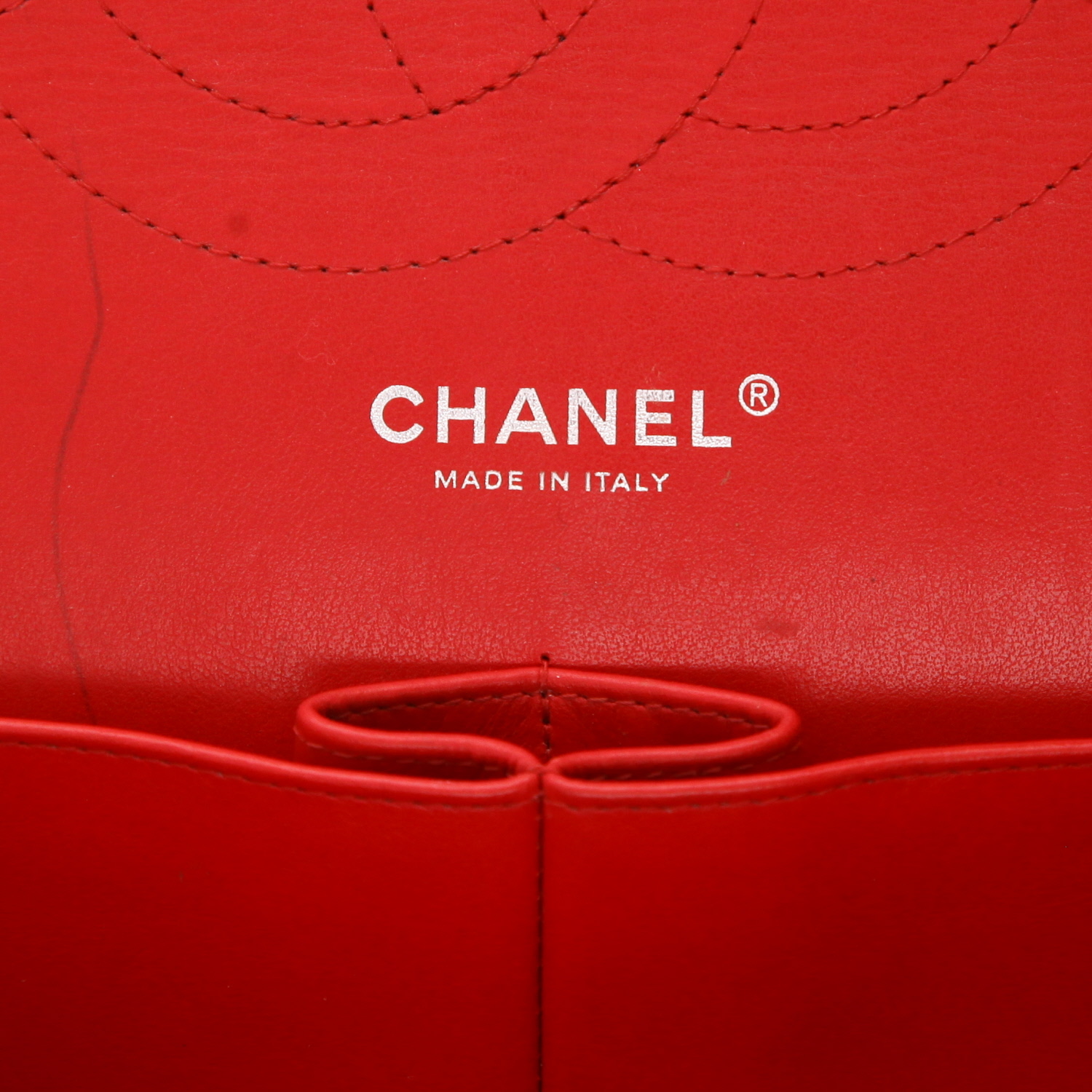 Sac bandoulière Chanel  Timeless Jumbo en cuir grainé matelassé rouge - Detail D2