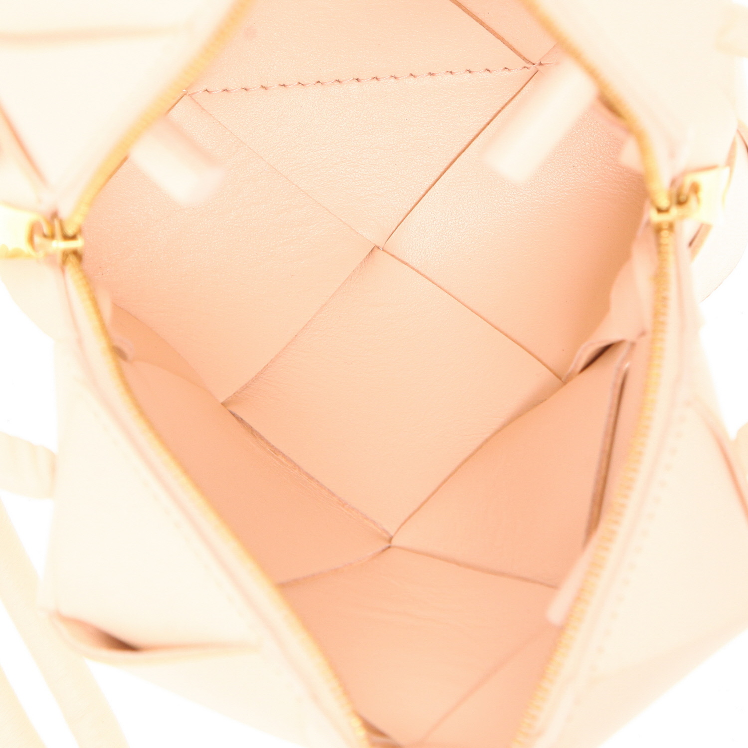 Bottega Veneta  Camera Loop mini  shoulder bag  in cream color intrecciato leather - Detail D3