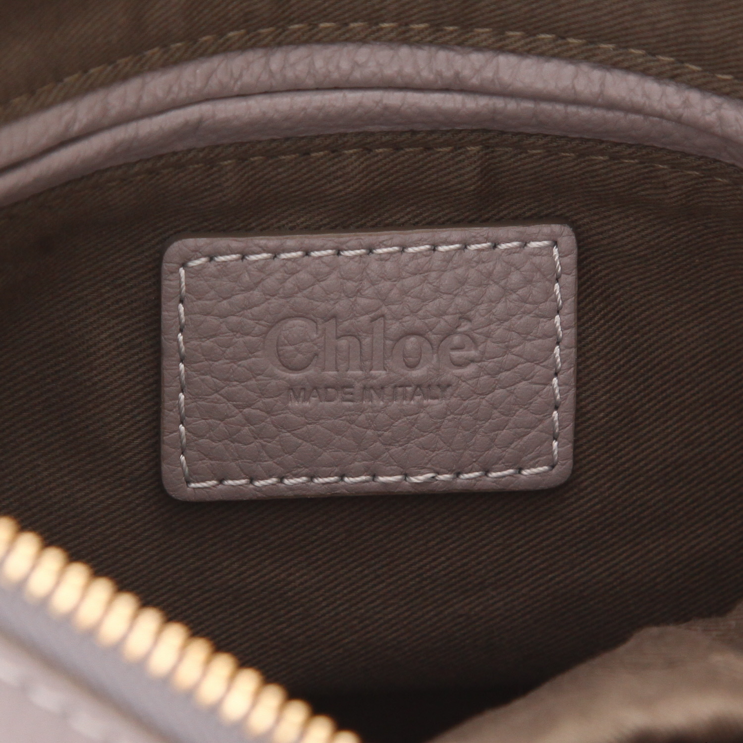 Bolso de mano Chloé  Marcie en cuero granulado gris - Detail D2