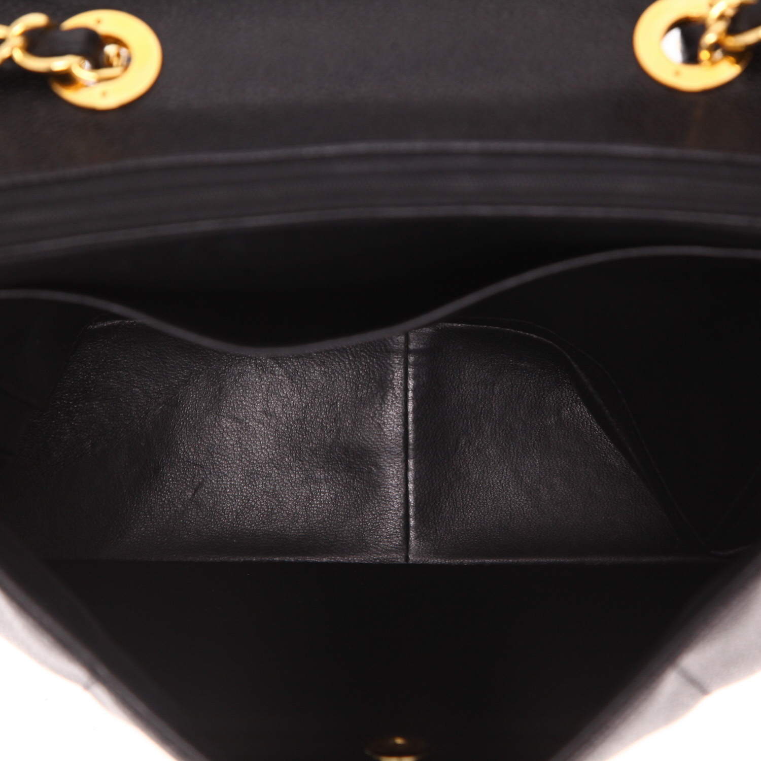 Chanel Timeless Jumbo shoulder bag in black quilted grained leather - Detail D3