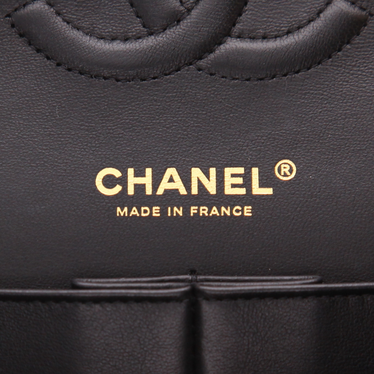 Sac à main Chanel  Timeless en cuir bicolore noir et blanc - Detail D2