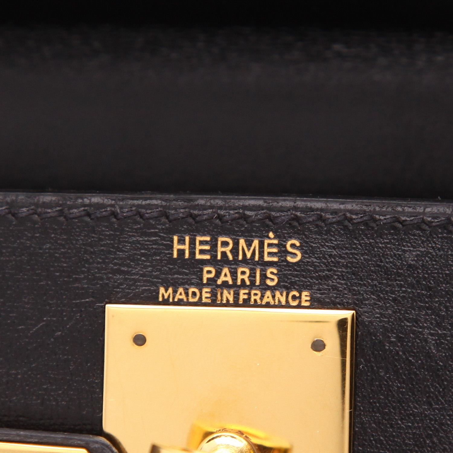 Hermès Kelly 28 cm handbag in Noir box leather - Detail D2
