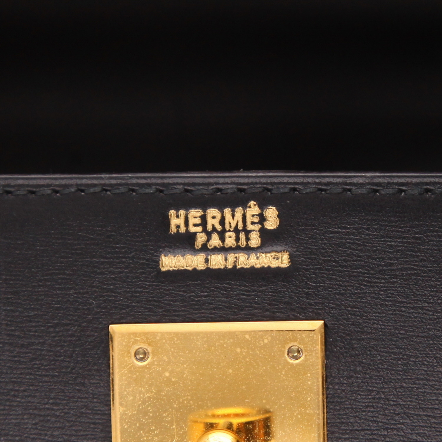 Hermès Kelly 32 cm handbag in Noir box leather - Detail D2