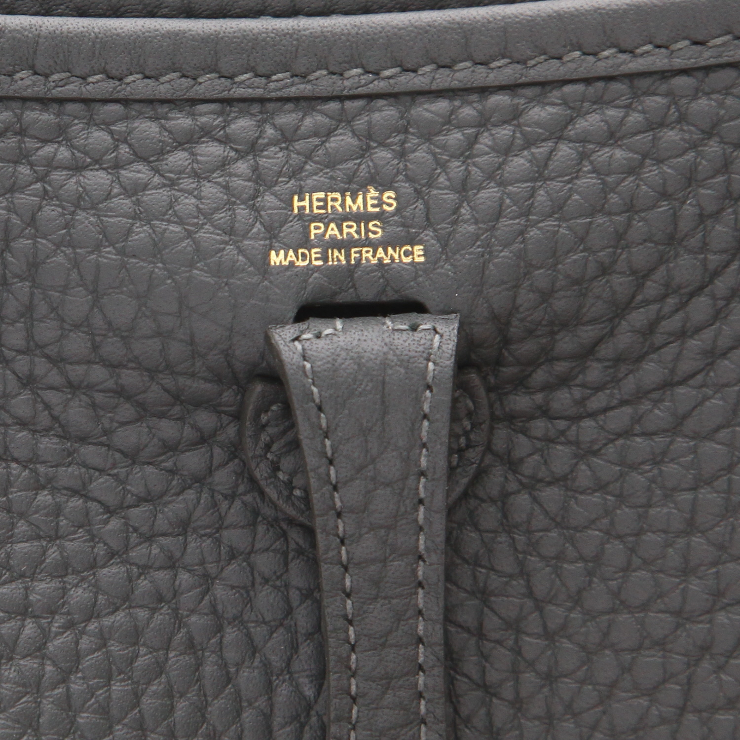 Hermès  Mini Evelyne shoulder bag  in Vert Mangrove leather taurillon clémence - Detail D2