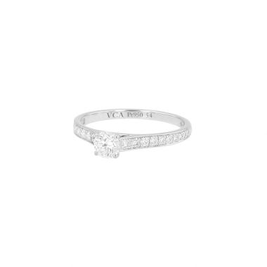 Van Cleef & Arpels Romance ring in platinium and diamonds