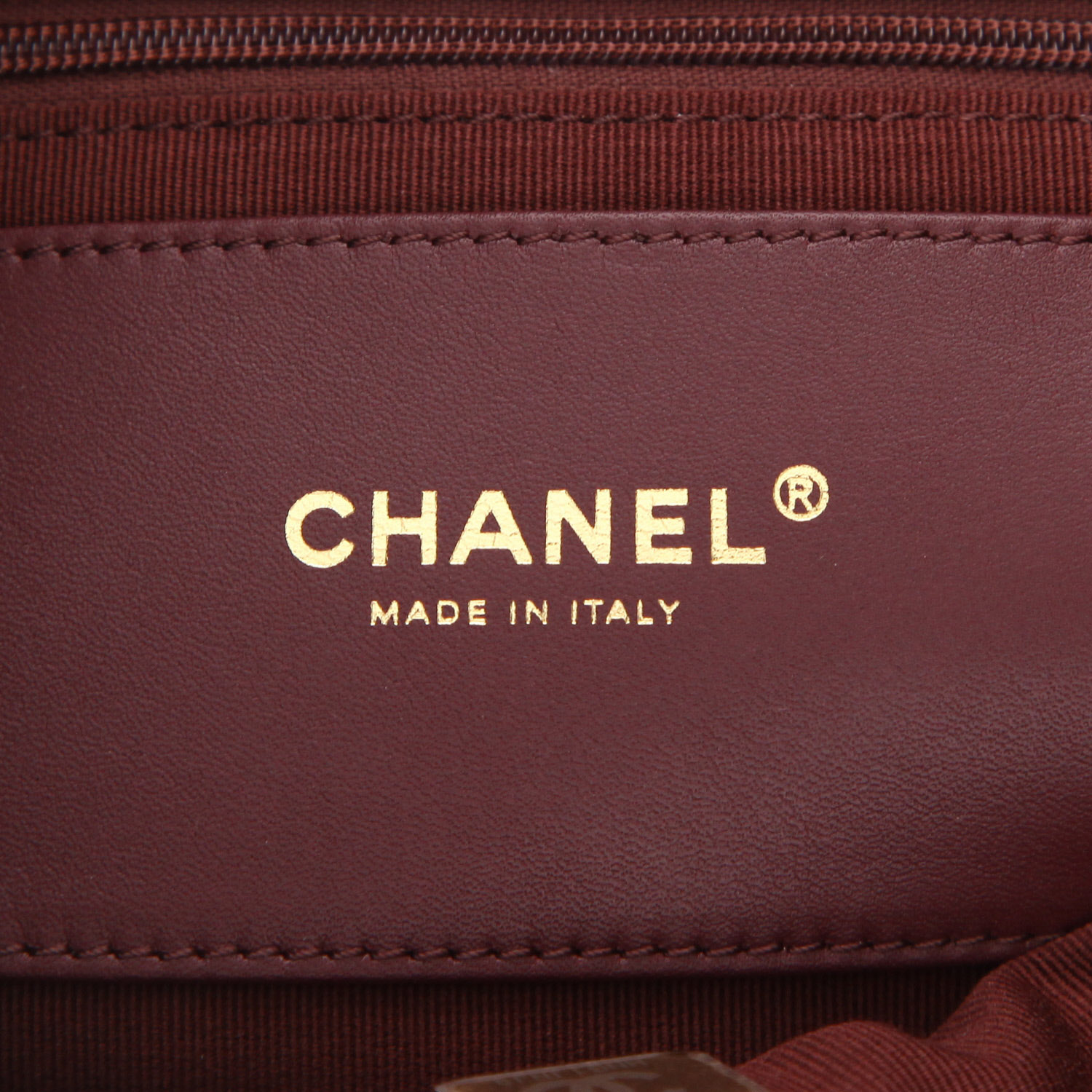Sac porté épaule ou main Chanel  Sac à rabat grand modèle  en cuir bordeaux - Detail D2