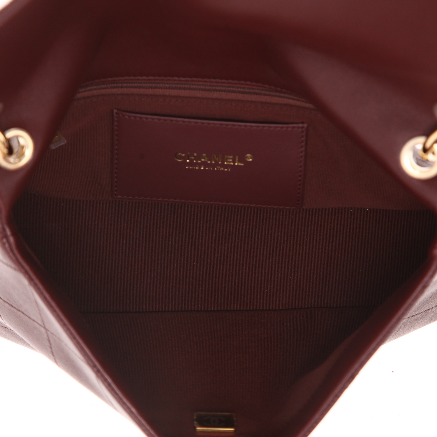 Sac porté épaule ou main Chanel  Sac à rabat grand modèle  en cuir bordeaux - Detail D3