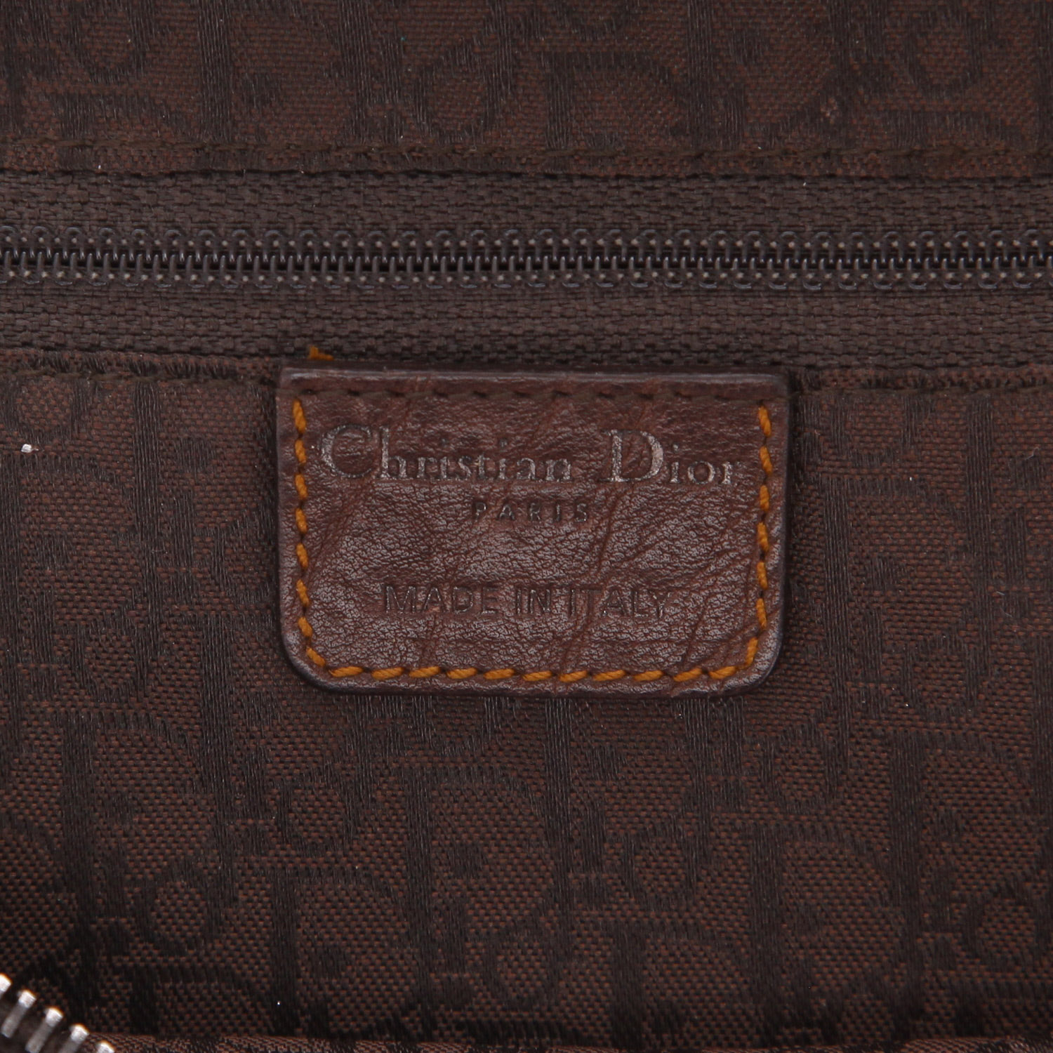 Dior  Gaucho bag worn on the shoulder or carried in the hand  in brown leather  and brown piping - Detail D2