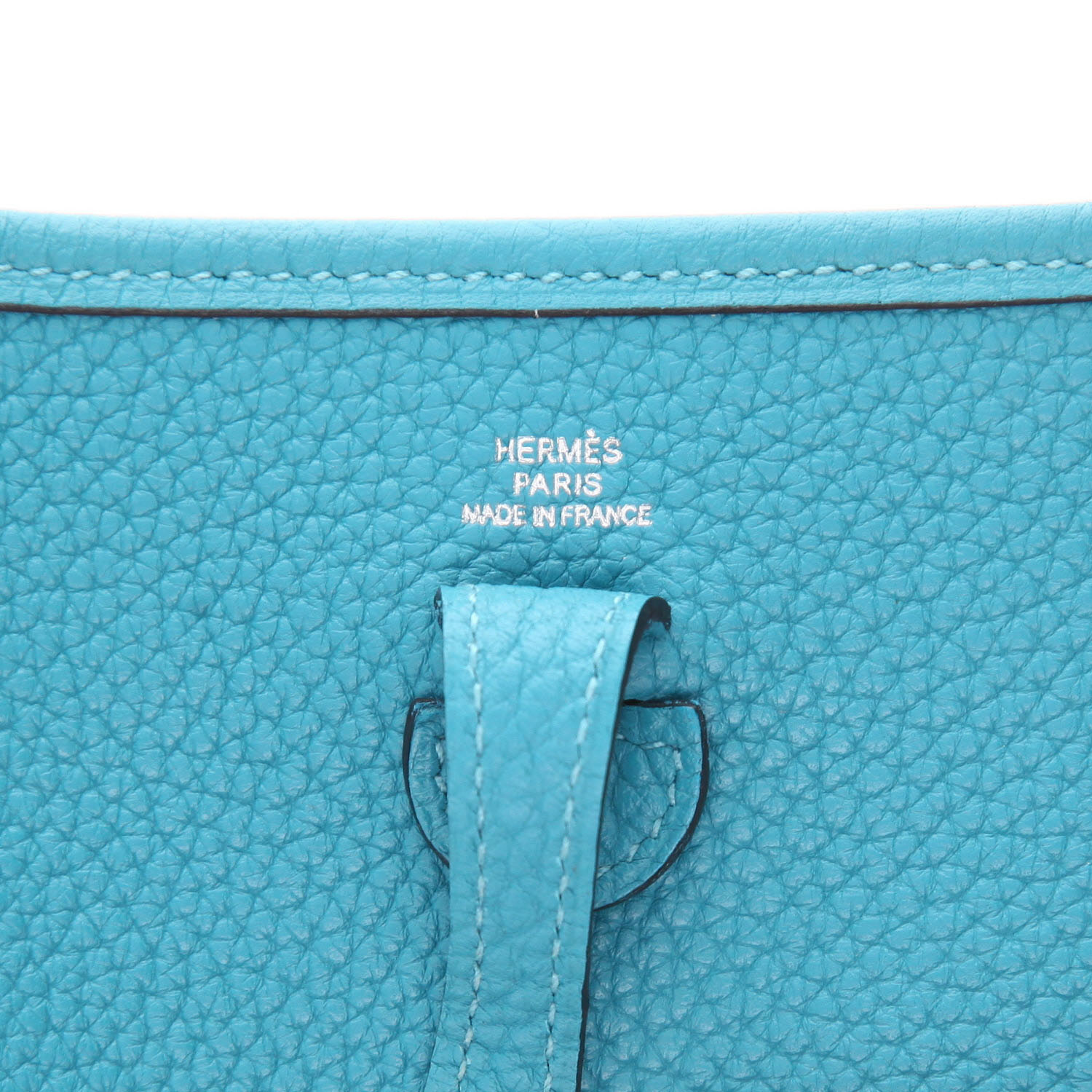 Sac bandoulière Hermès  Mini Evelyne en cuir taurillon clémence bleu Turquoise - Detail D2