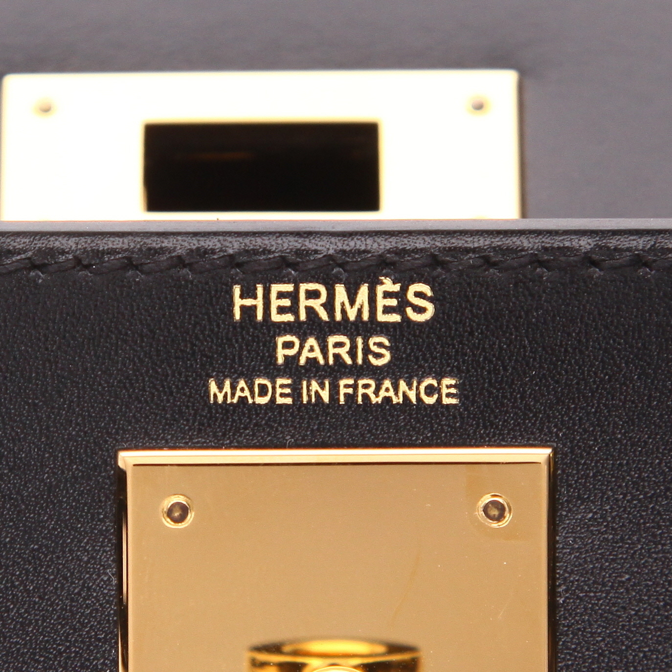 Hermès  Kelly 28 cm handbag  in black box leather - Detail D2