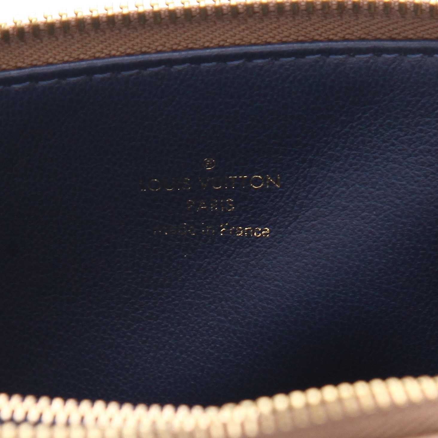 Sac bandoulière Louis Vuitton  Coussin en cuir monogram empreinte beige - Detail D2