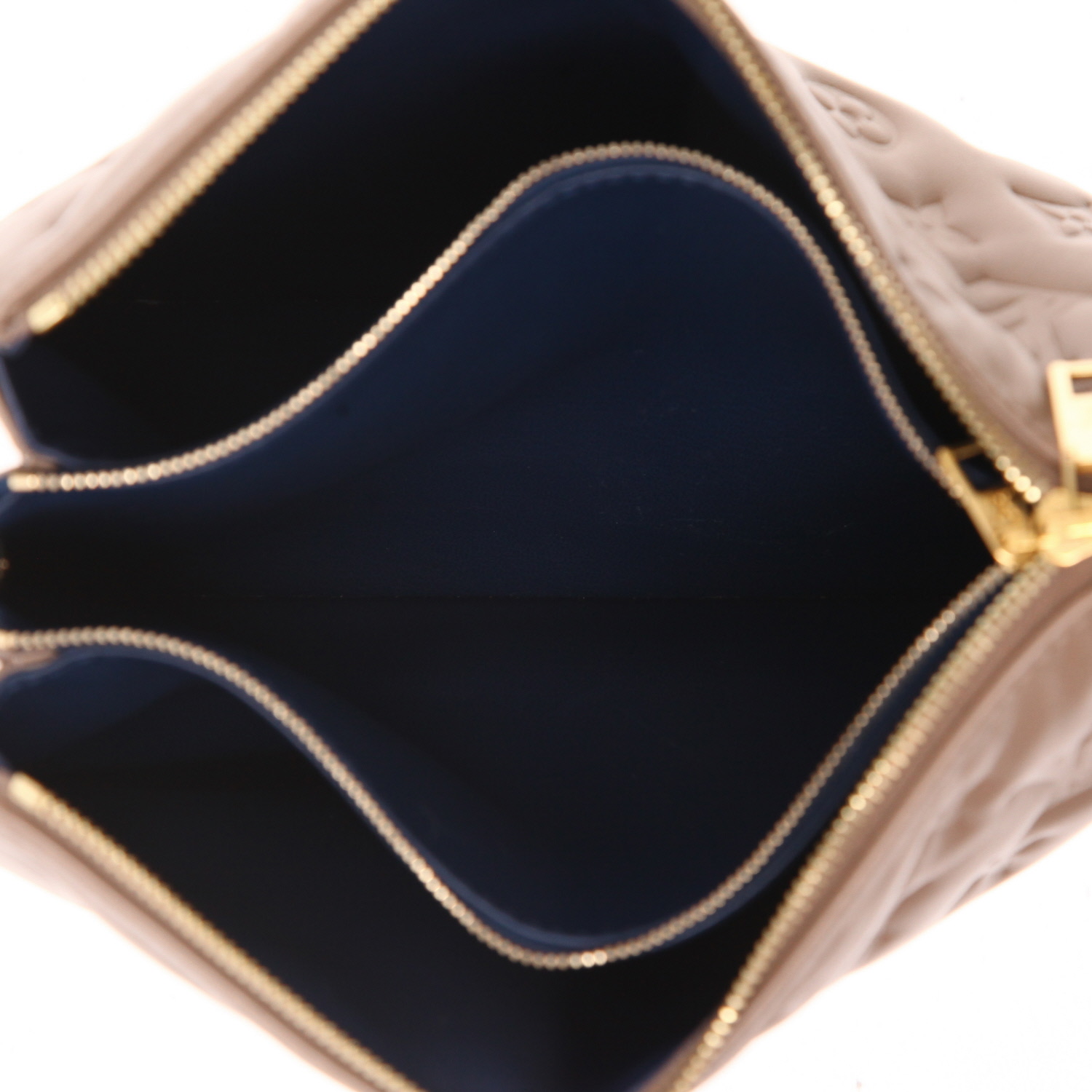 Louis Vuitton  Coussin shoulder bag  in beige empreinte monogram leather - Detail D3