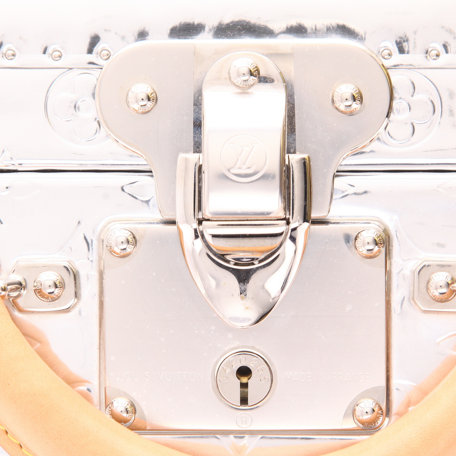 Maleta Louis Vuitton  Cotteville en cuero Monogram plateado y cuero natural - Detail D4