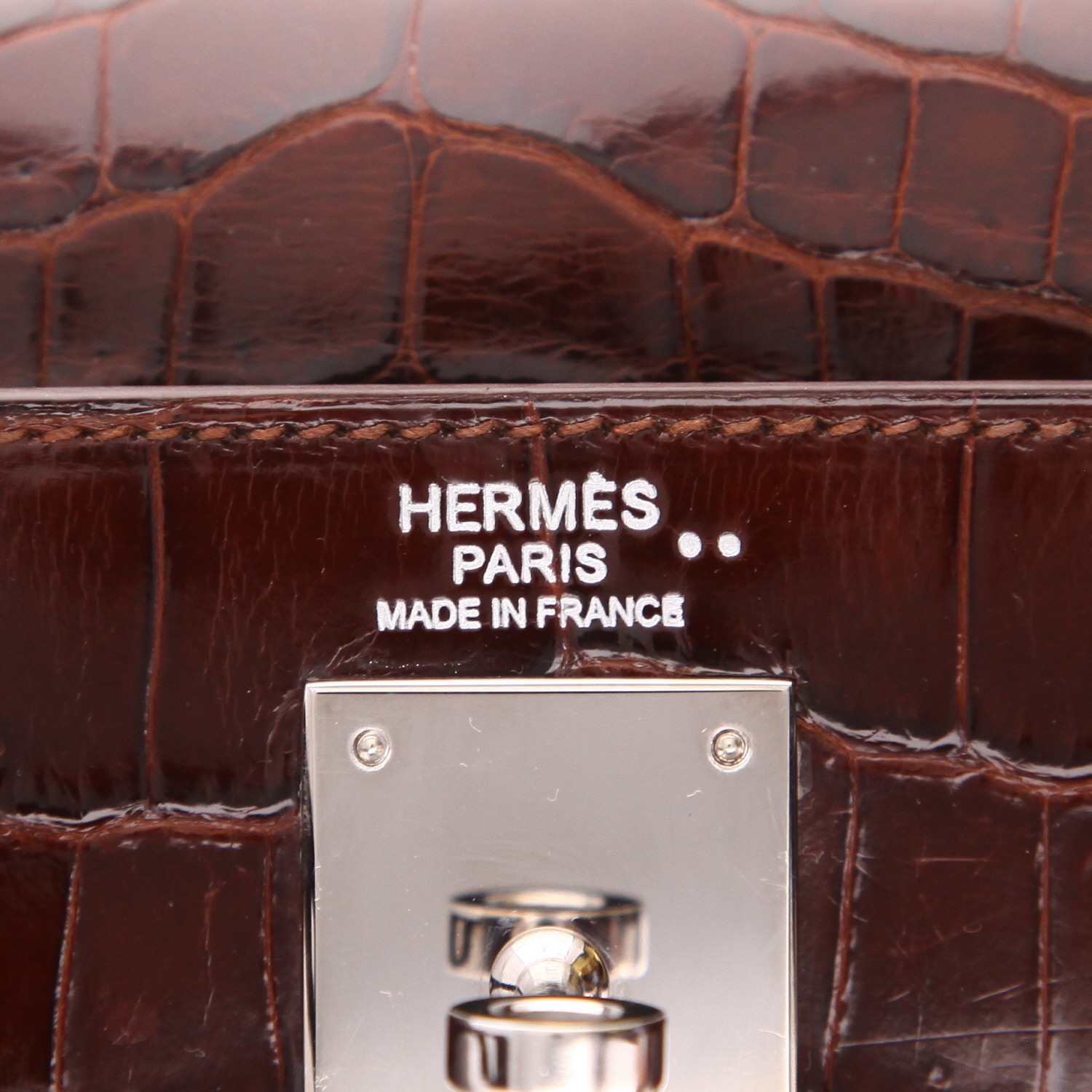 Hermès  Kelly 32 cm handbag  in brown niloticus crocodile - Detail D2