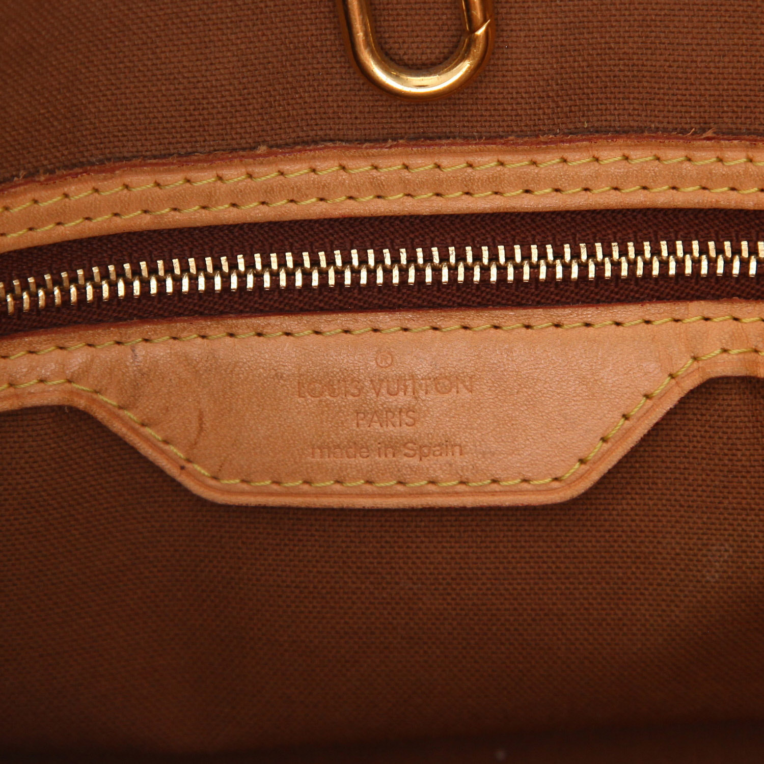 Louis Vuitton  Batignolles handbag  in brown monogram canvas  and natural leather - Detail D2