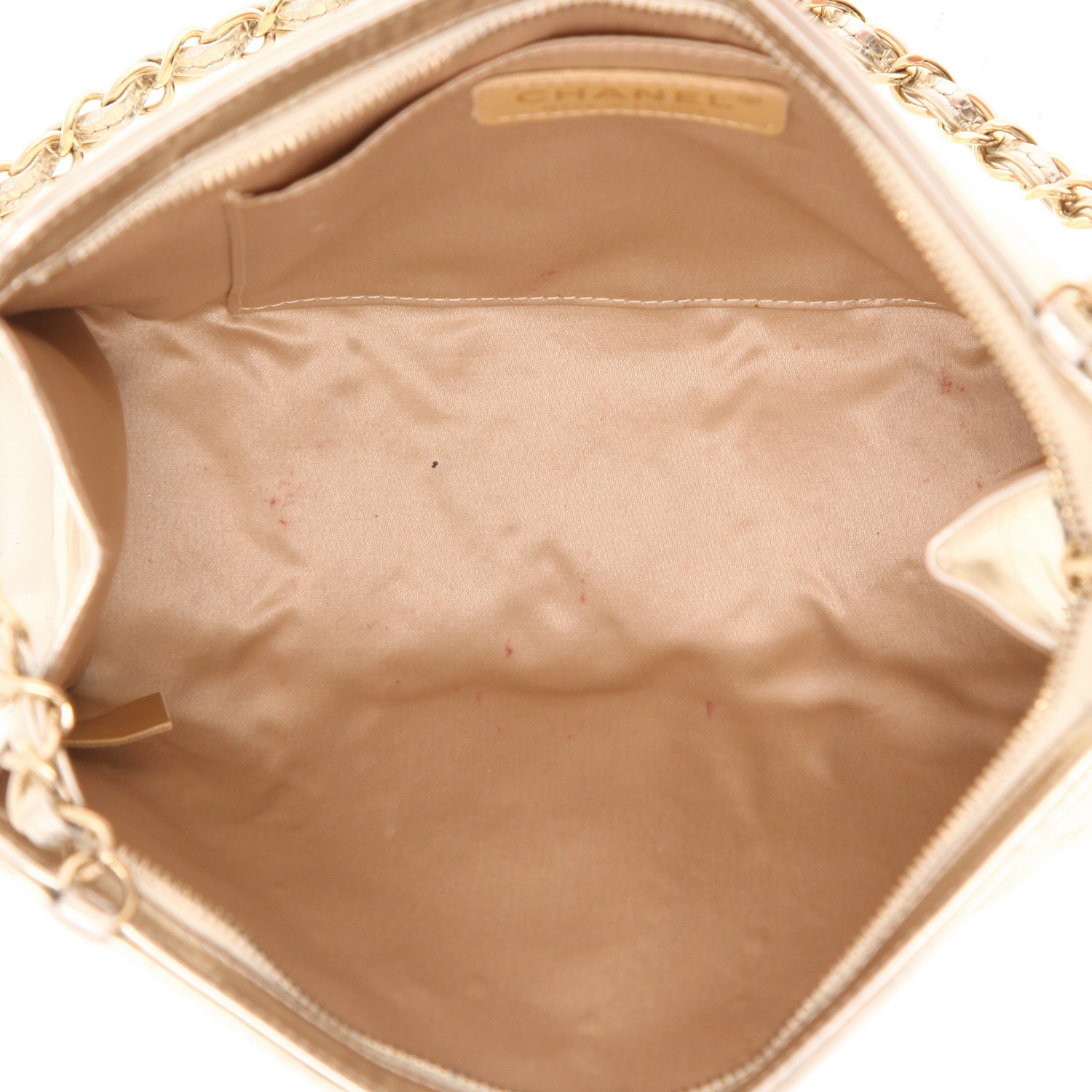 Chanel  Chance N°5 handbag  in gold patent quilted leather - Detail D3