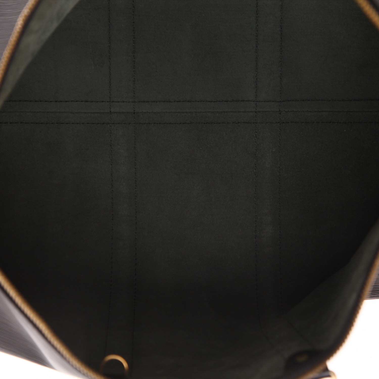 Sac de voyage Louis Vuitton  Keepall 45 en cuir épi noir - Detail D3
