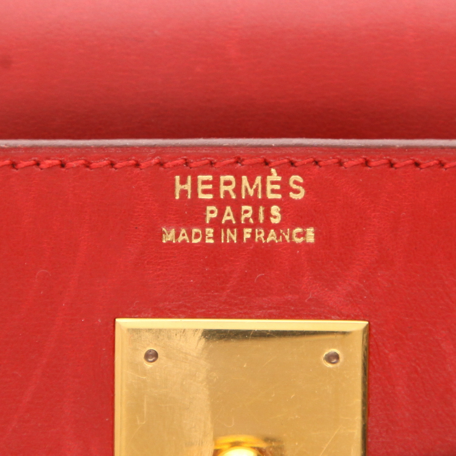 Hermès  Kelly 32 cm handbag  in red Vif box leather - Detail D2