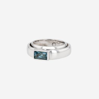 Bague tournante Piaget Swing en or blanc et topaze bleu